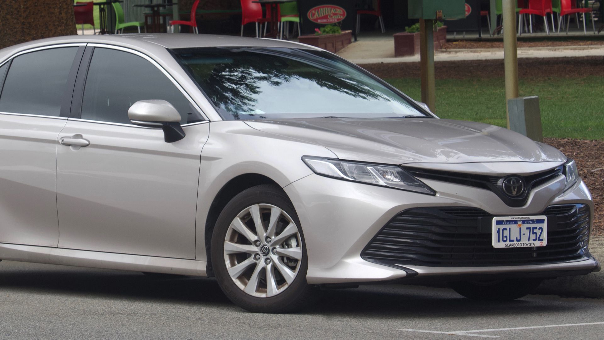 11. La berline intermédiaire aux lignes angulaires (Toyota Camry)