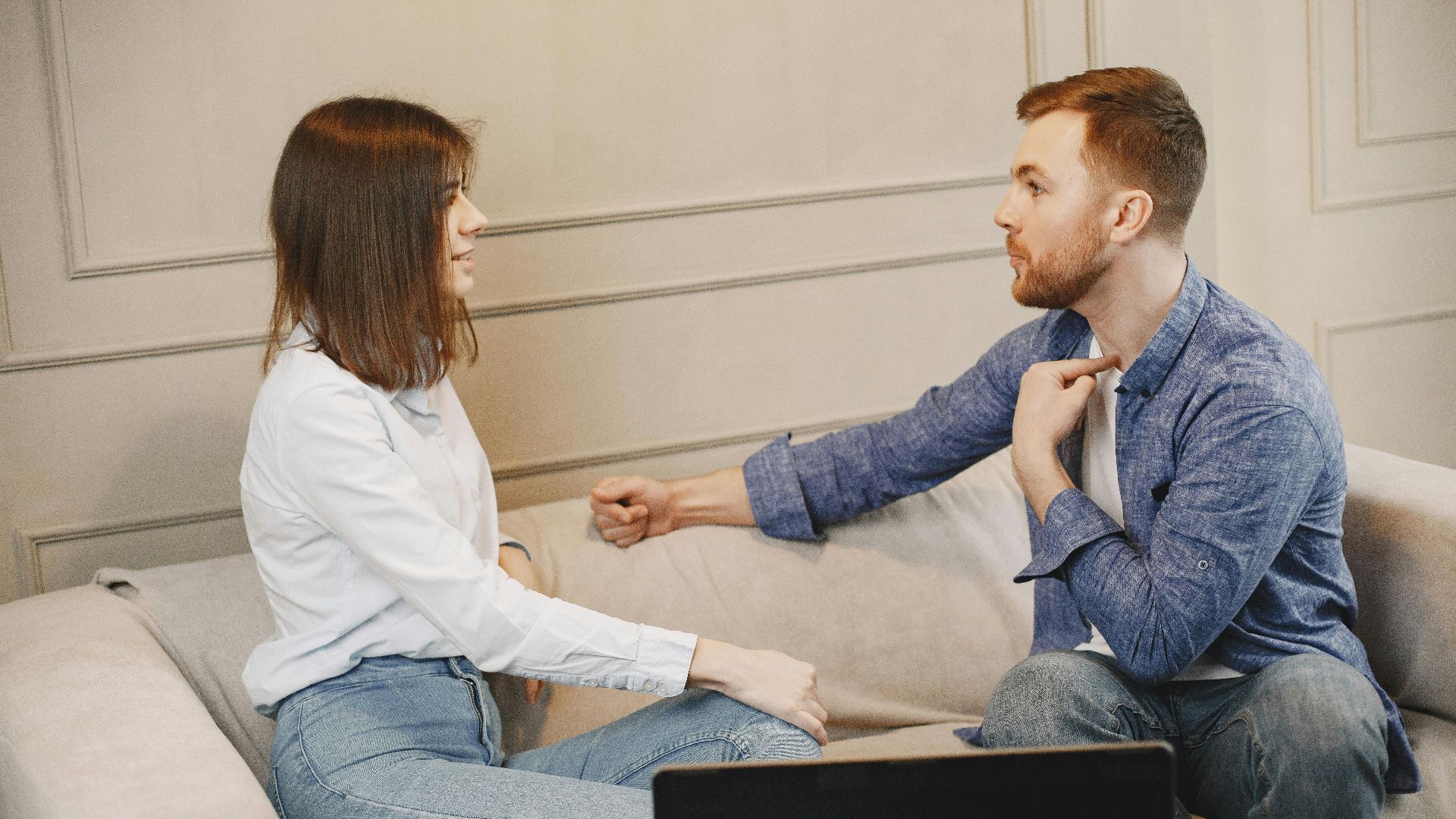 7. Il te met la pression pour avoir des relations intimes