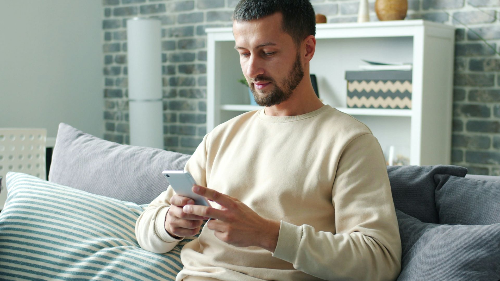 16. « Je voulais t'envoyer un SMS plus tôt »