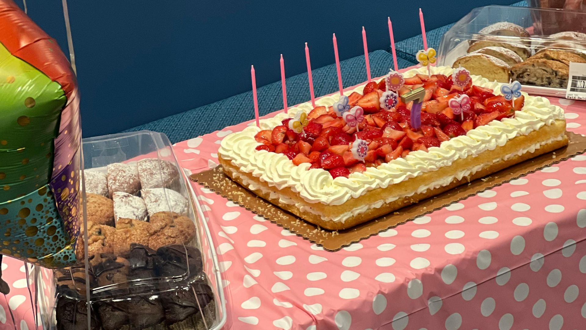 8. Le déjeuner avec le gâteau d'anniversaire