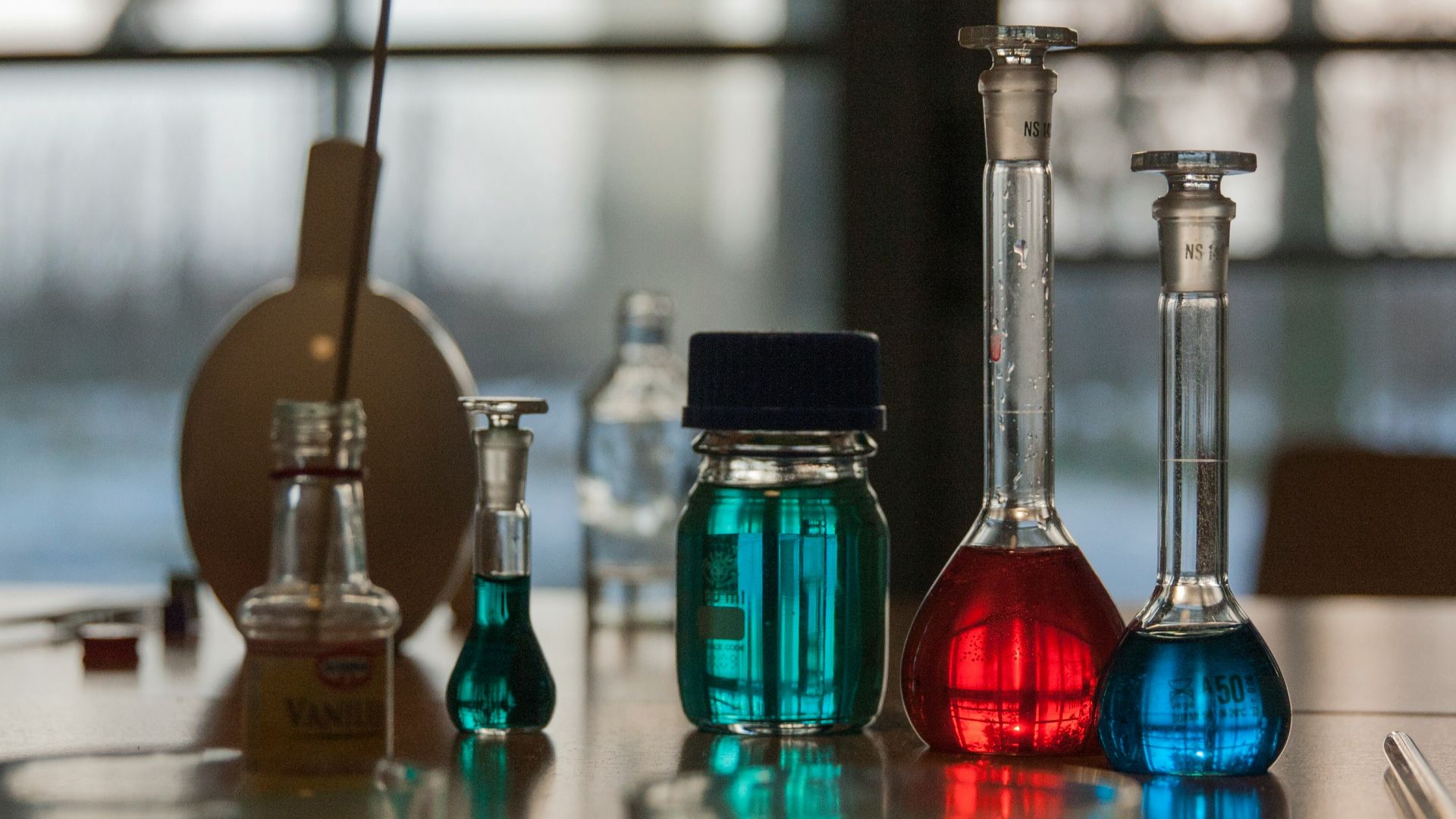 8. Kits de chimie pour la maison contenant de véritables produits chimiques