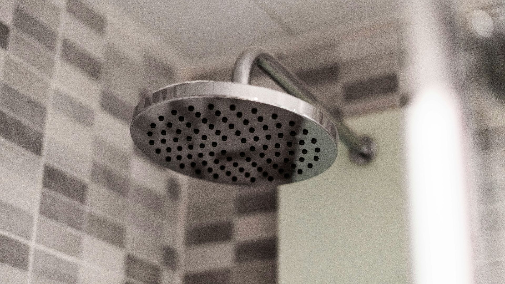 7. Prenez une douche tiède