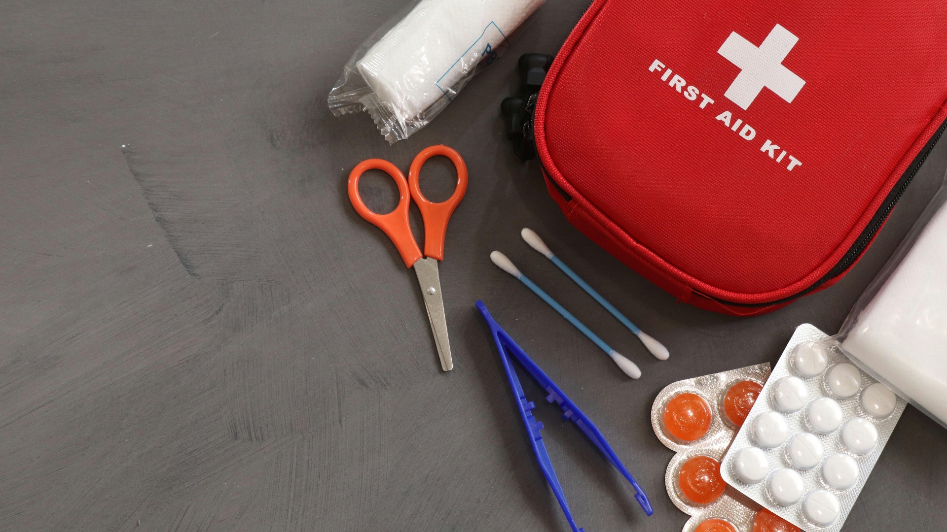1. Une trousse de premiers secours bien équipée