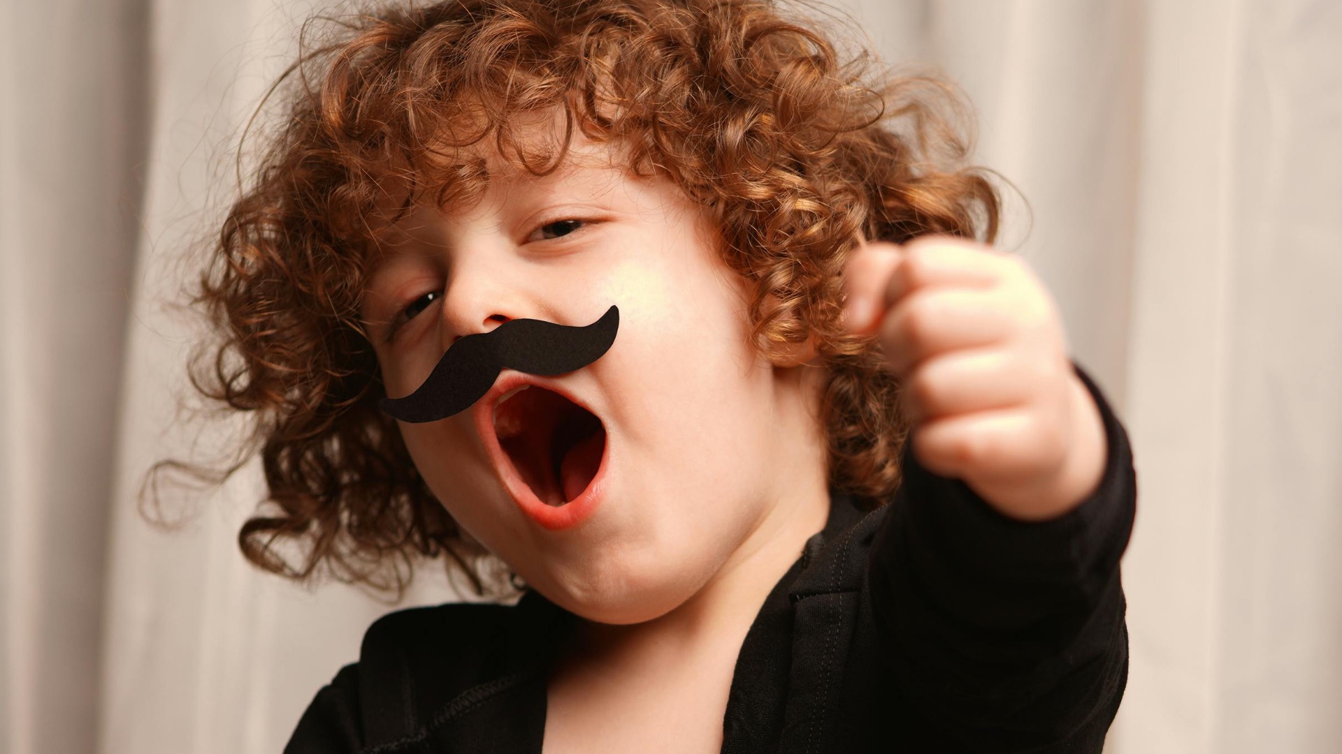 20. Pas de fausses moustaches à l'église