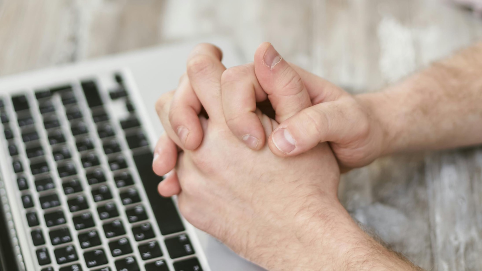 12. Se faire craquer les doigts provoque de l'arthrite
