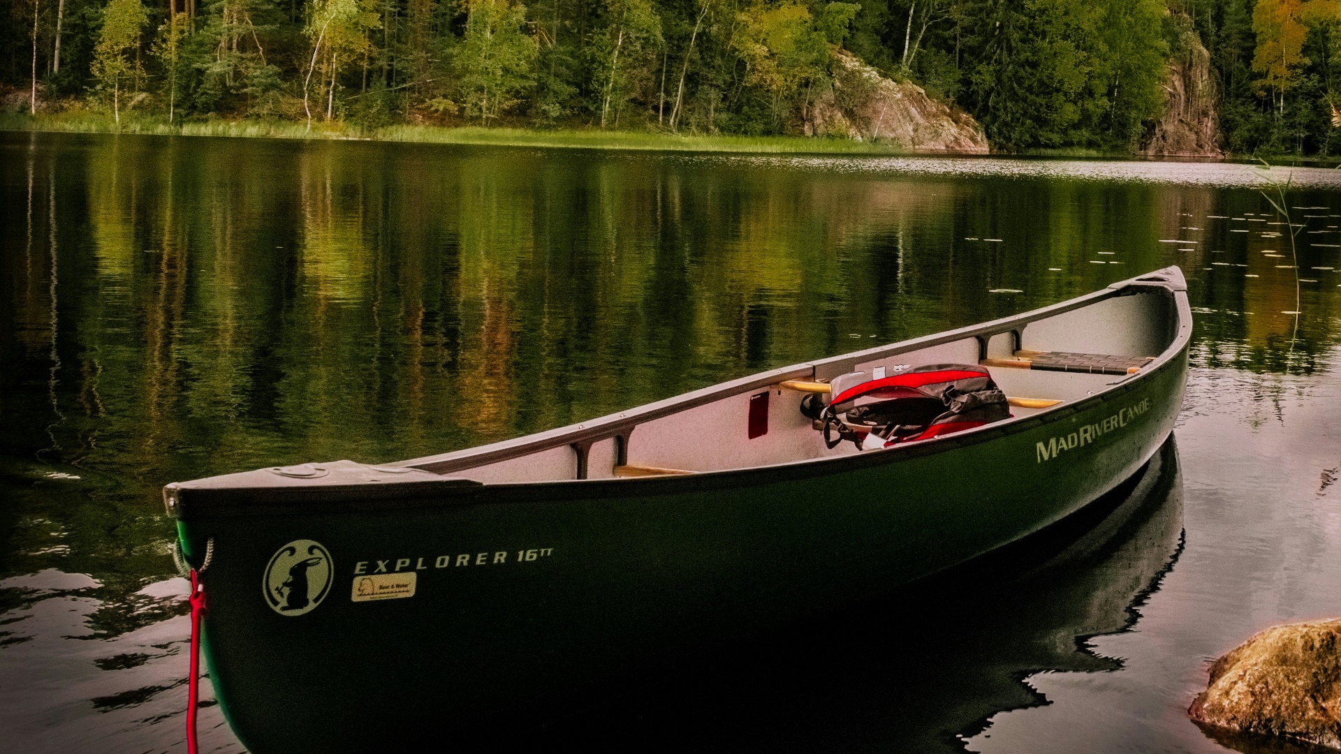 6. Kayaks et canoës