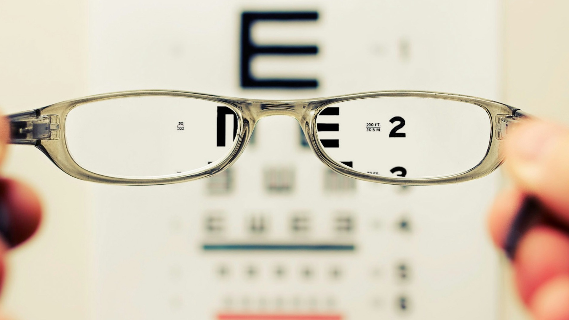 10. Certaines affections oculaires nécessitent simplement le port de lunettes.