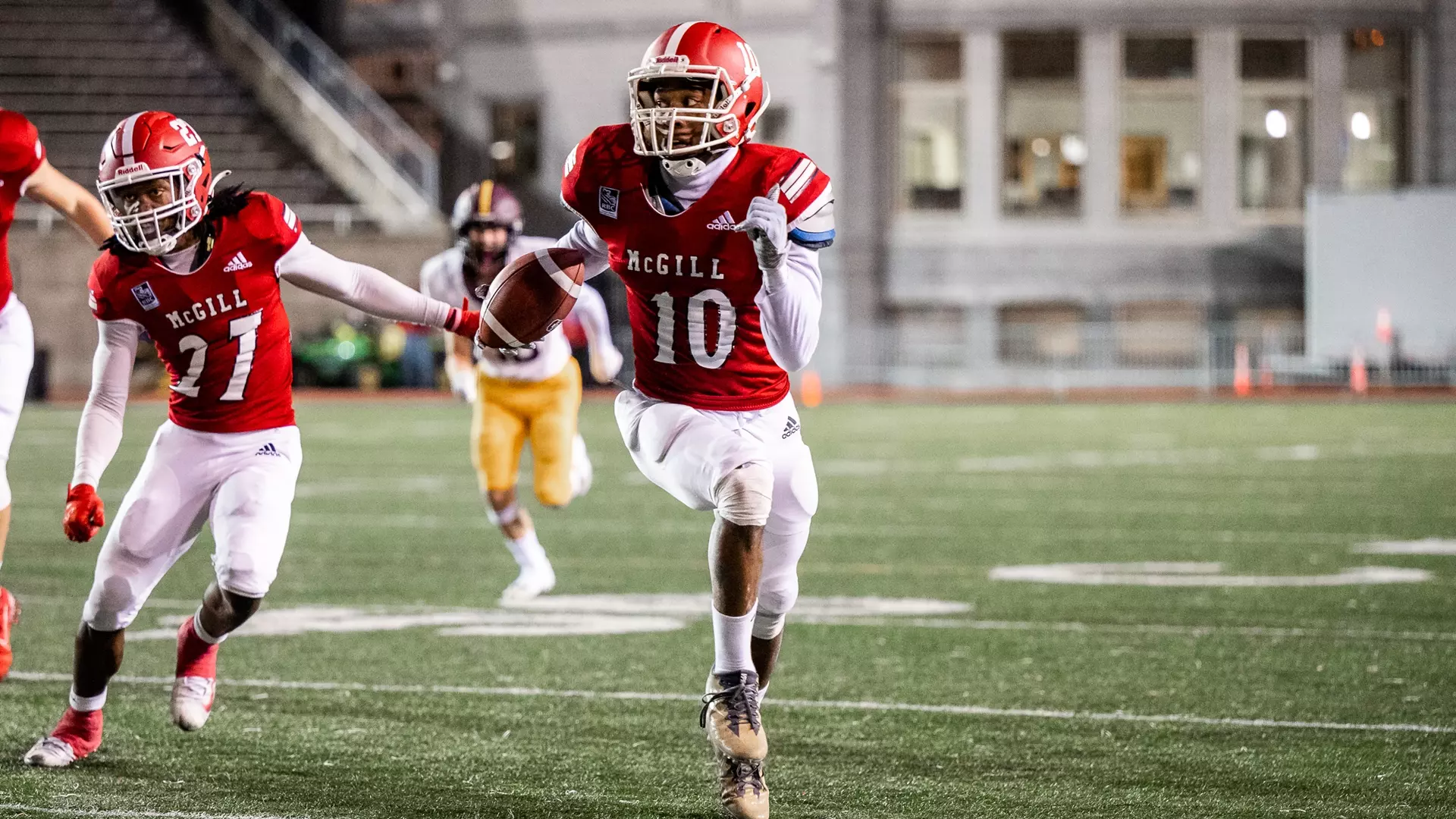 A star receiver leaves McGill to join Concordia