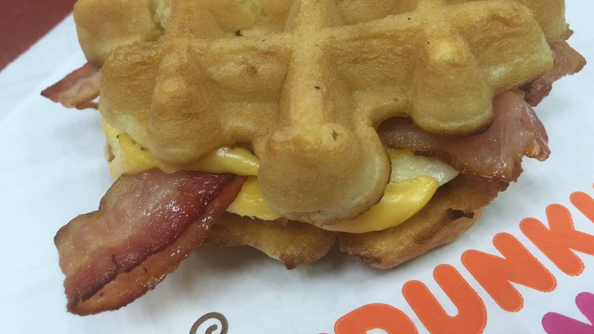 20. Sandwich au bacon et au sucre d'érable de Dunkin'