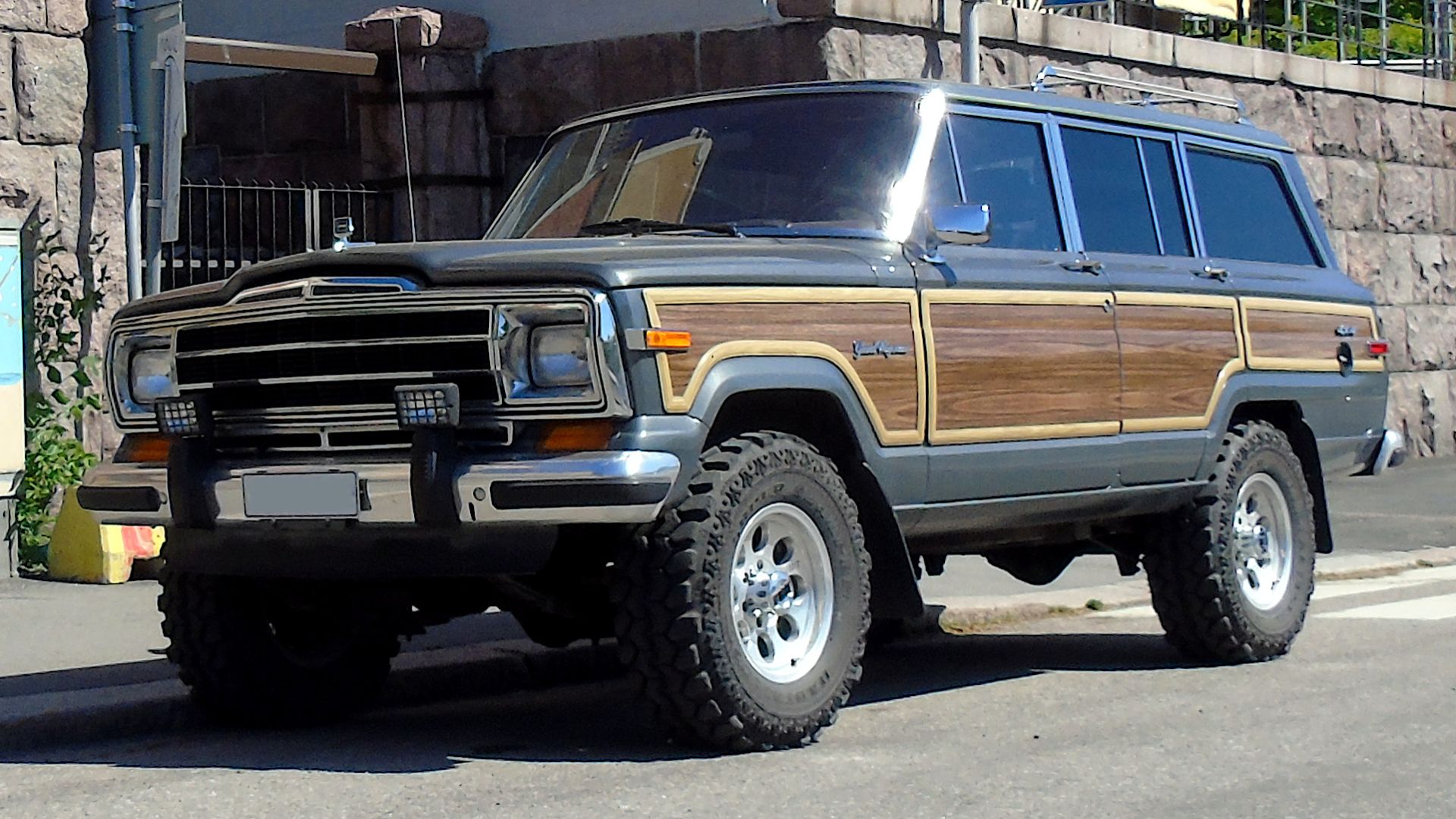 18. Le SUV de luxe Woodgrain (Grand Wagoneer)