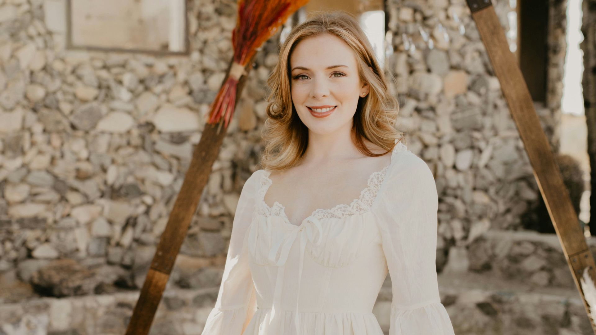 5. Porter du blanc ou des couleurs rappelant celles d'une robe de mariée