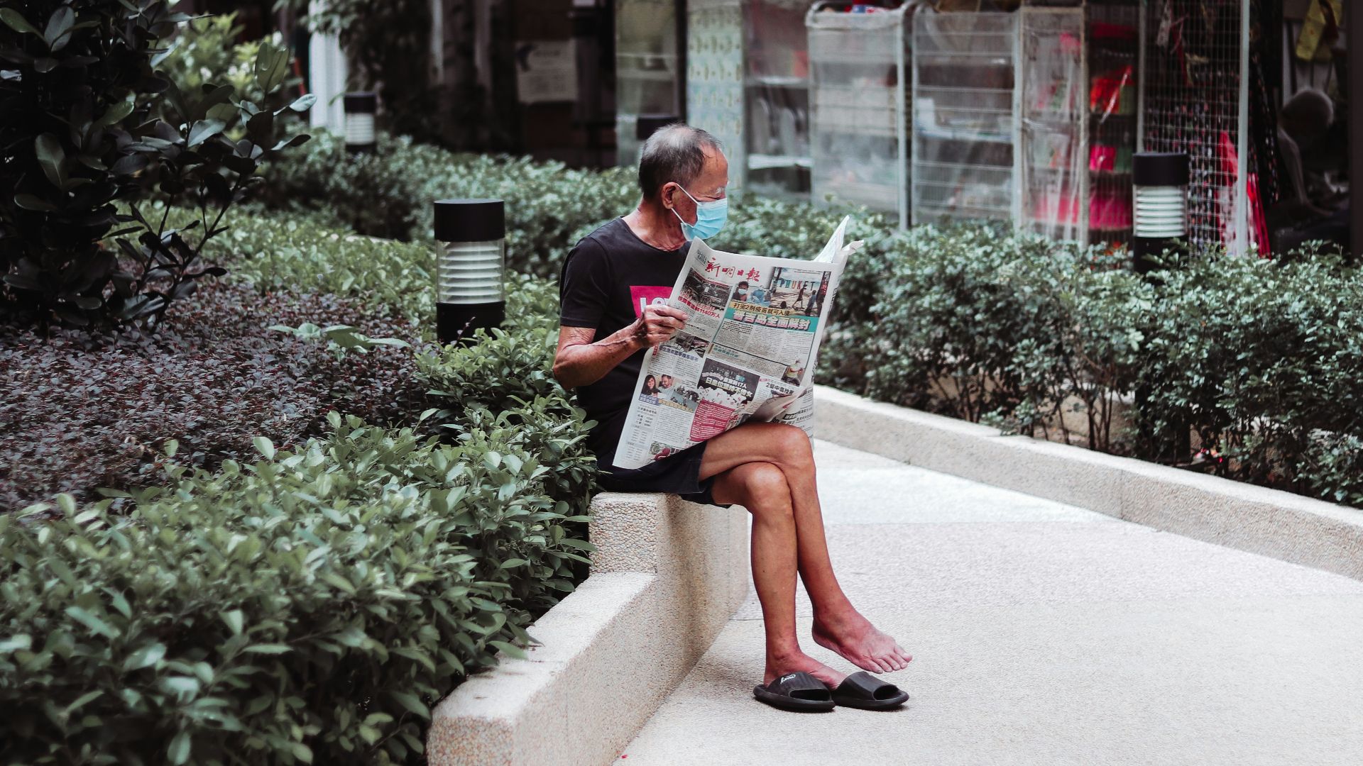 18. La rubrique mondaine du journal local