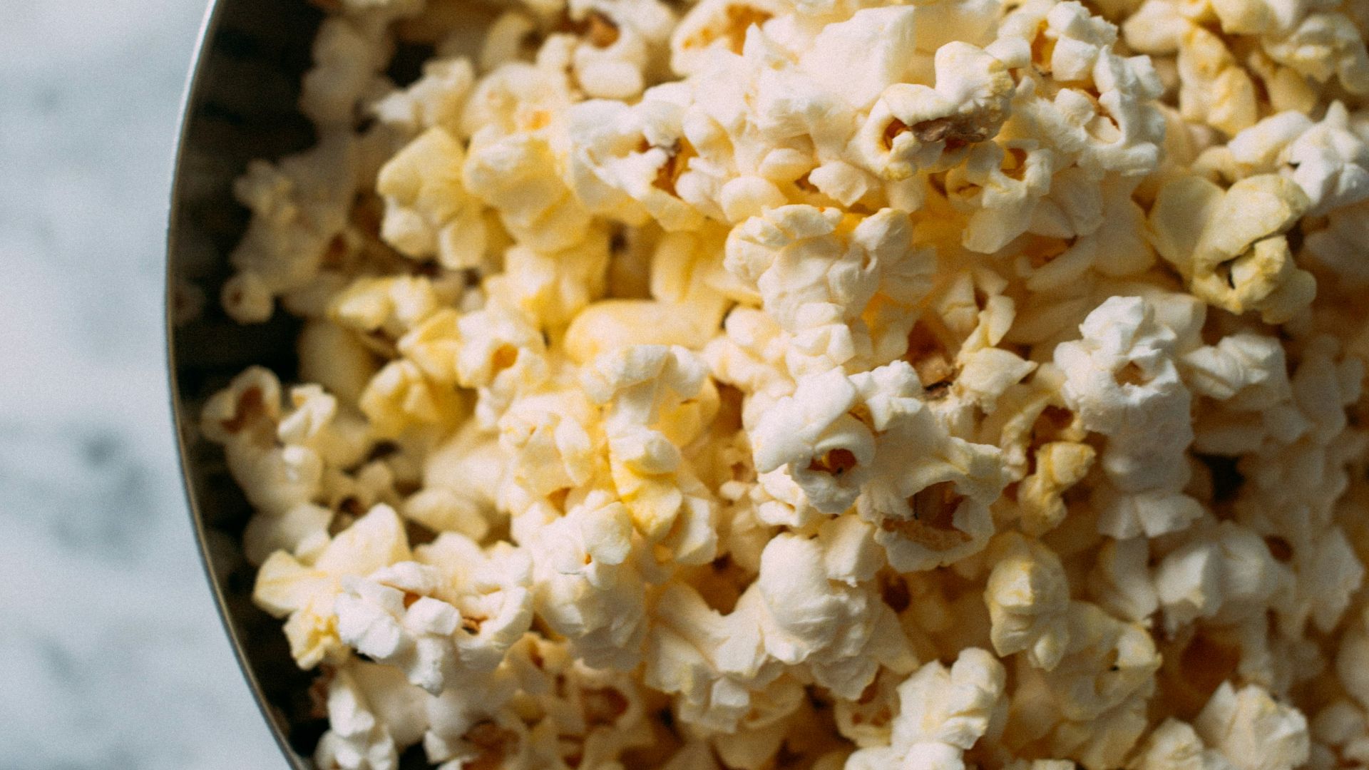 13. Préférez le pop-corn aux chips ou aux bouchées soufflées raffinées