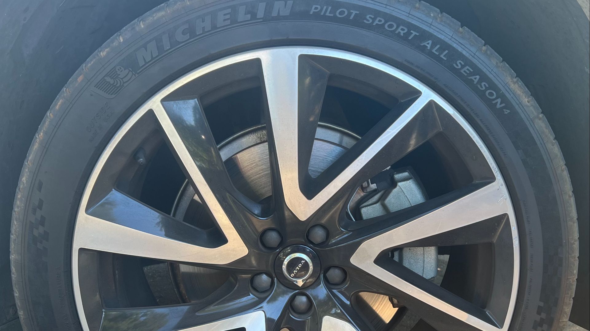 1. Michelin Pilot Sport All Season 4