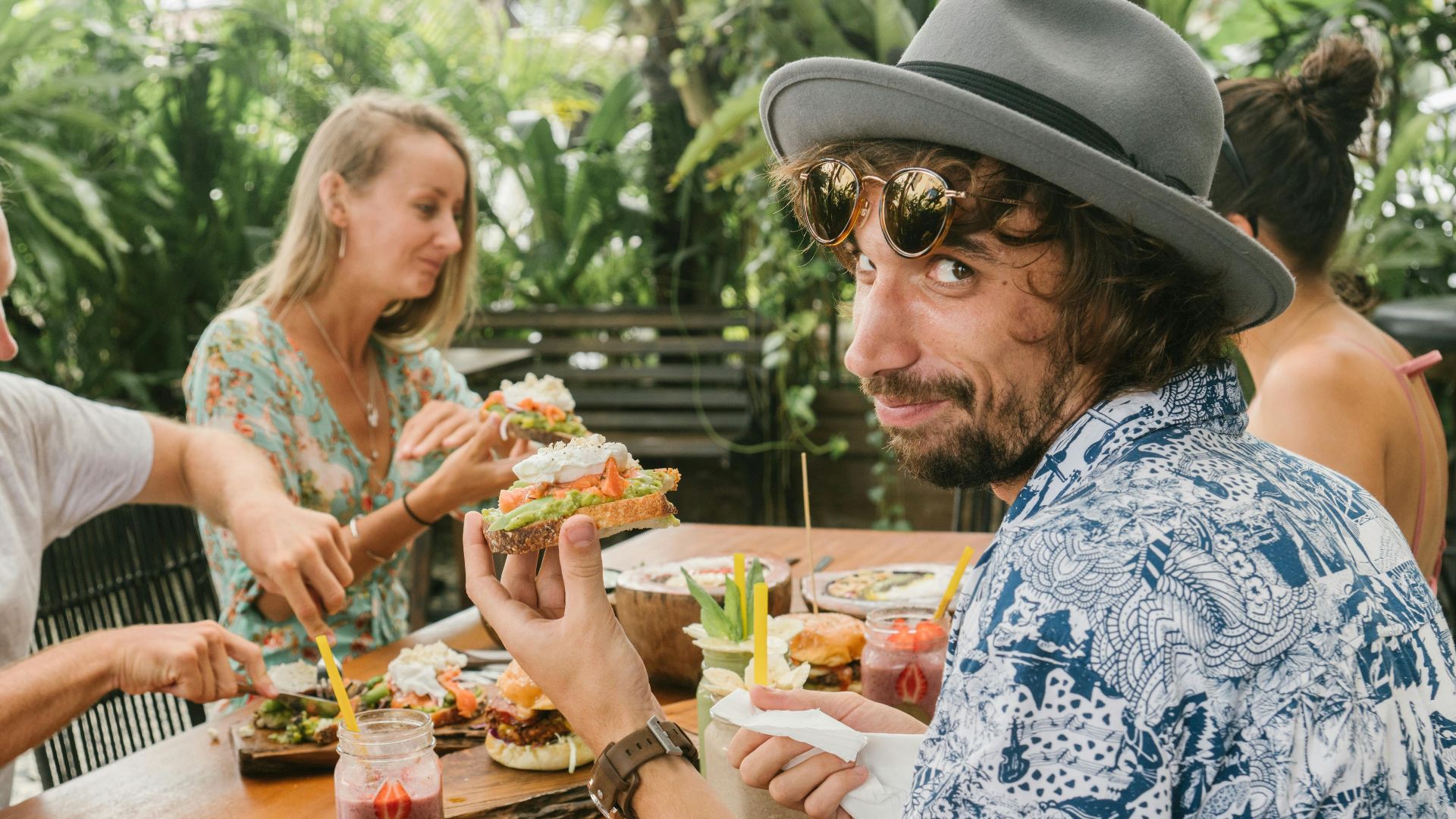 10 aliments qui contiennent subrepticement beaucoup de sodium et 10 meilleures options