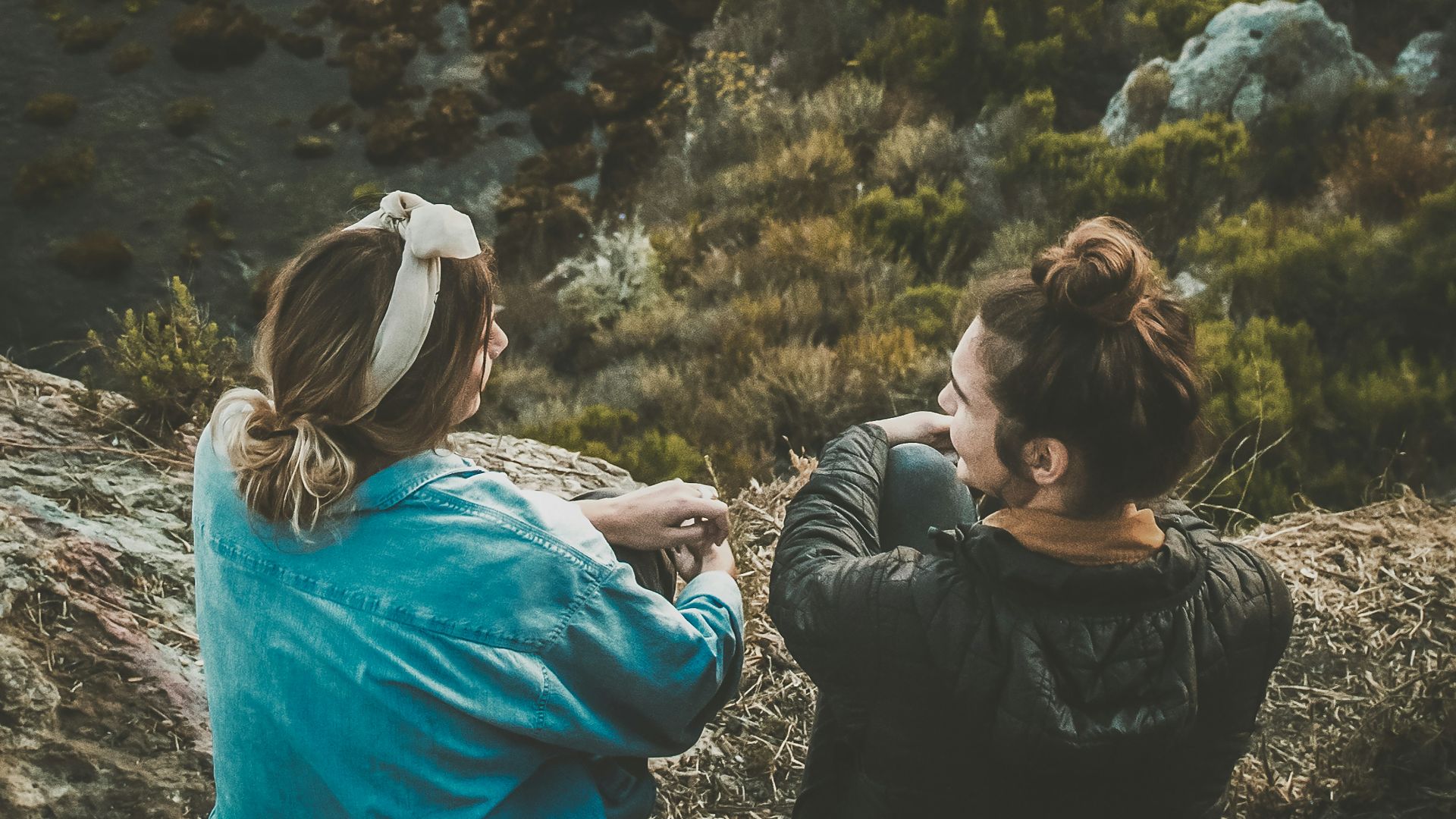 7. Tu en parles dans des conversations où ça n'a pas vraiment sa place