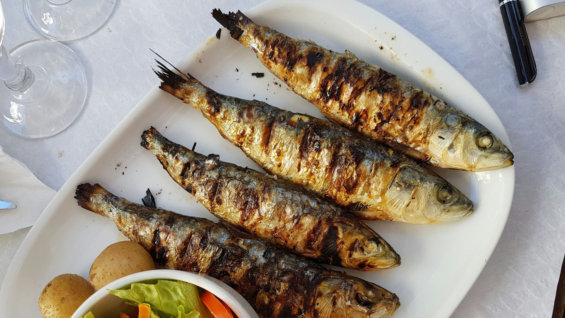 14. Sardines sur des crackers aux céréales complètes