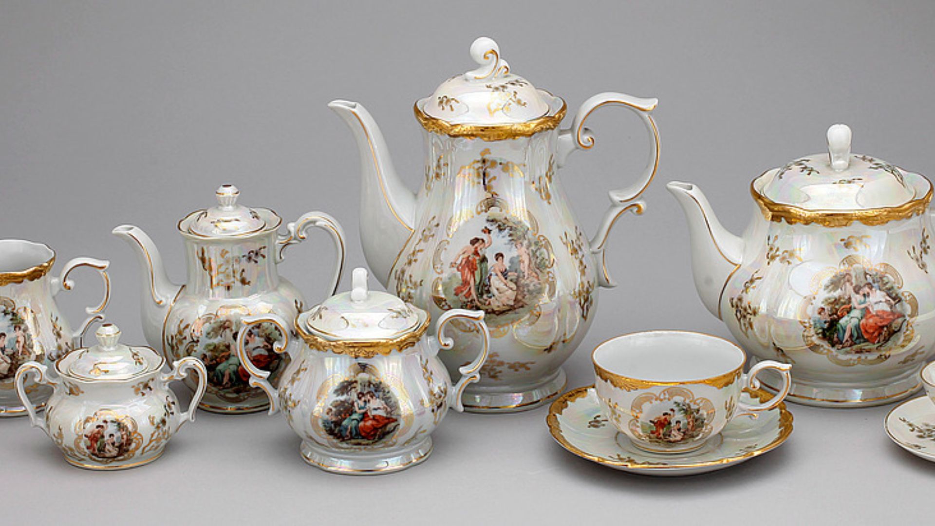 13. Vaisselle en porcelaine