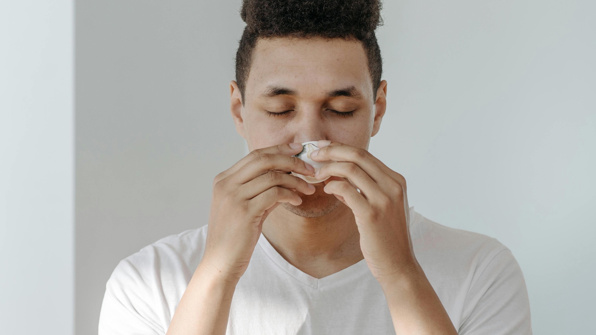 2. Rincez-vous le nez avec un spray nasal salin