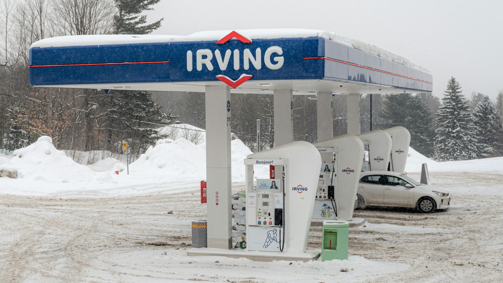 3. Remonter dans la voiture pendant le ravitaillement en carburant