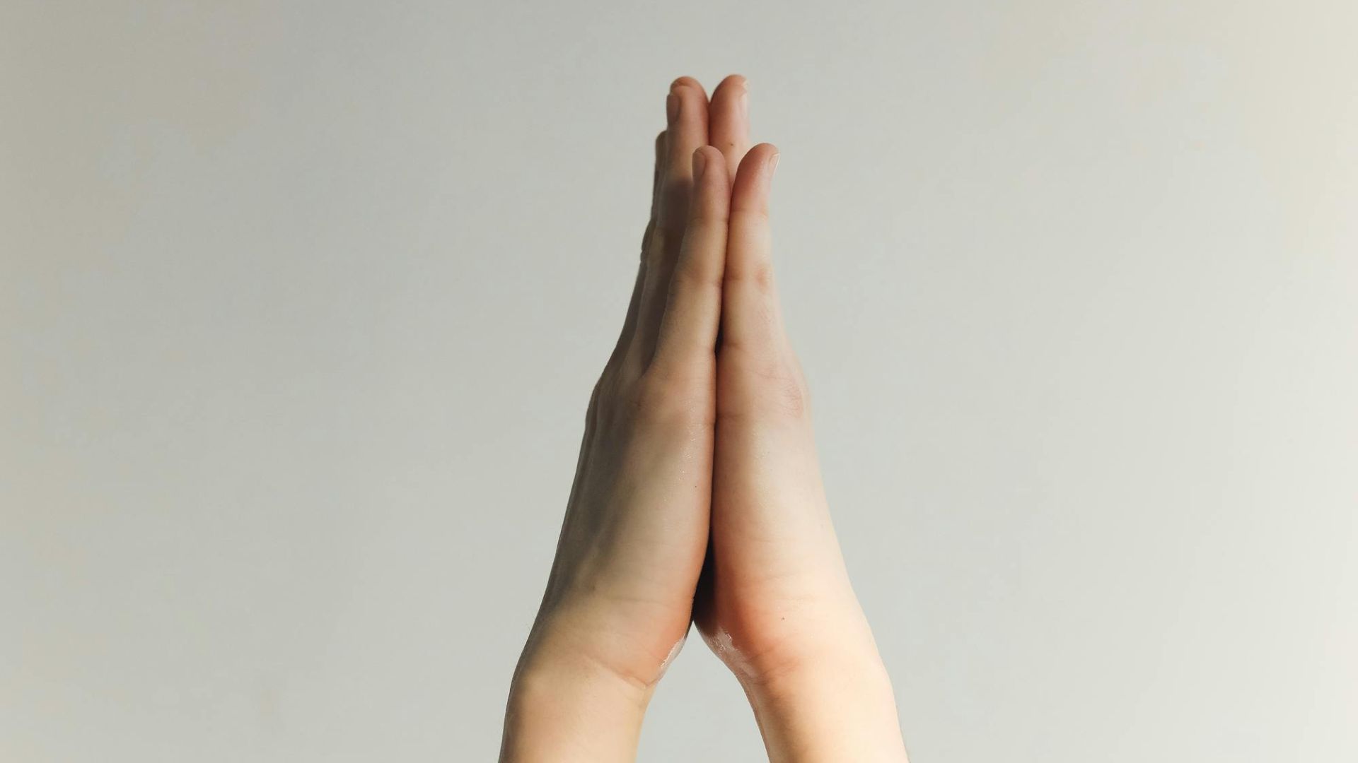 12. 🙏 Mains jointes