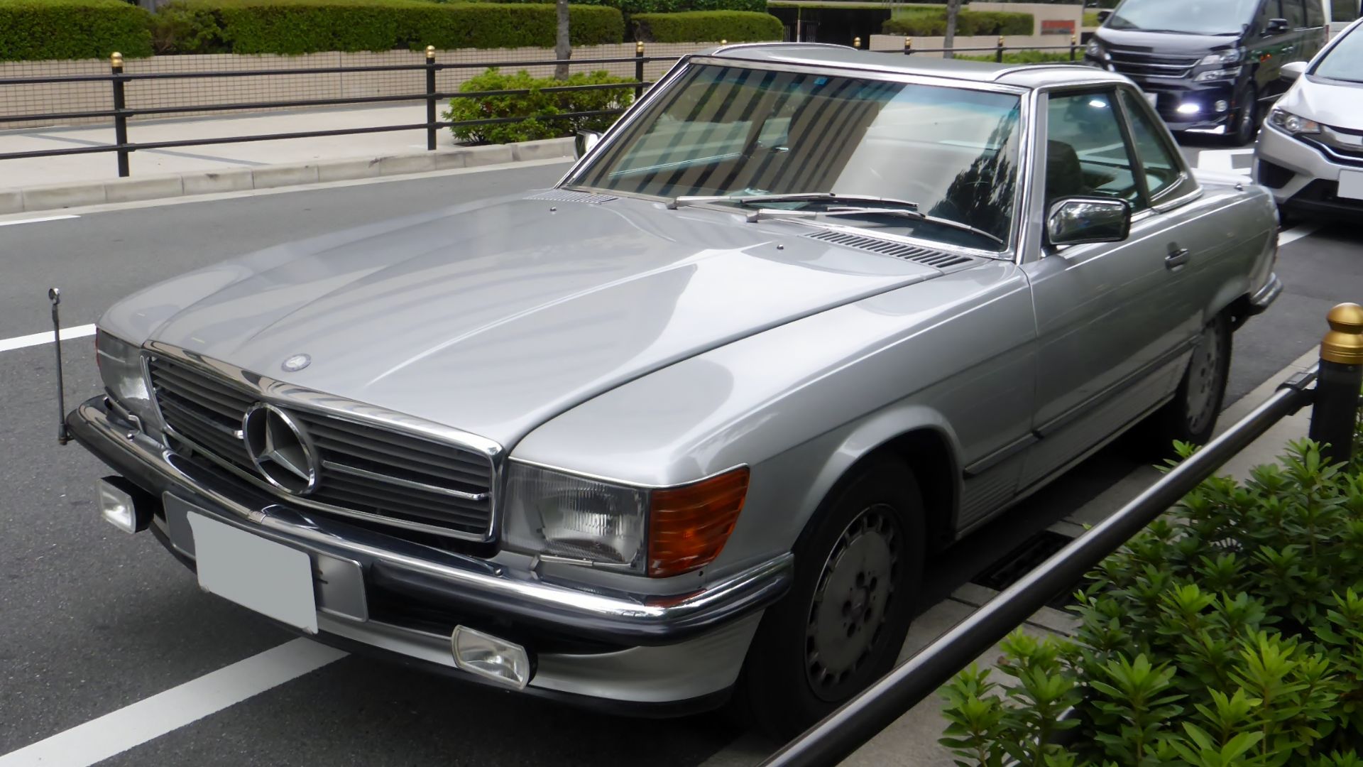 1. La Roadster des années 80 (560SL)