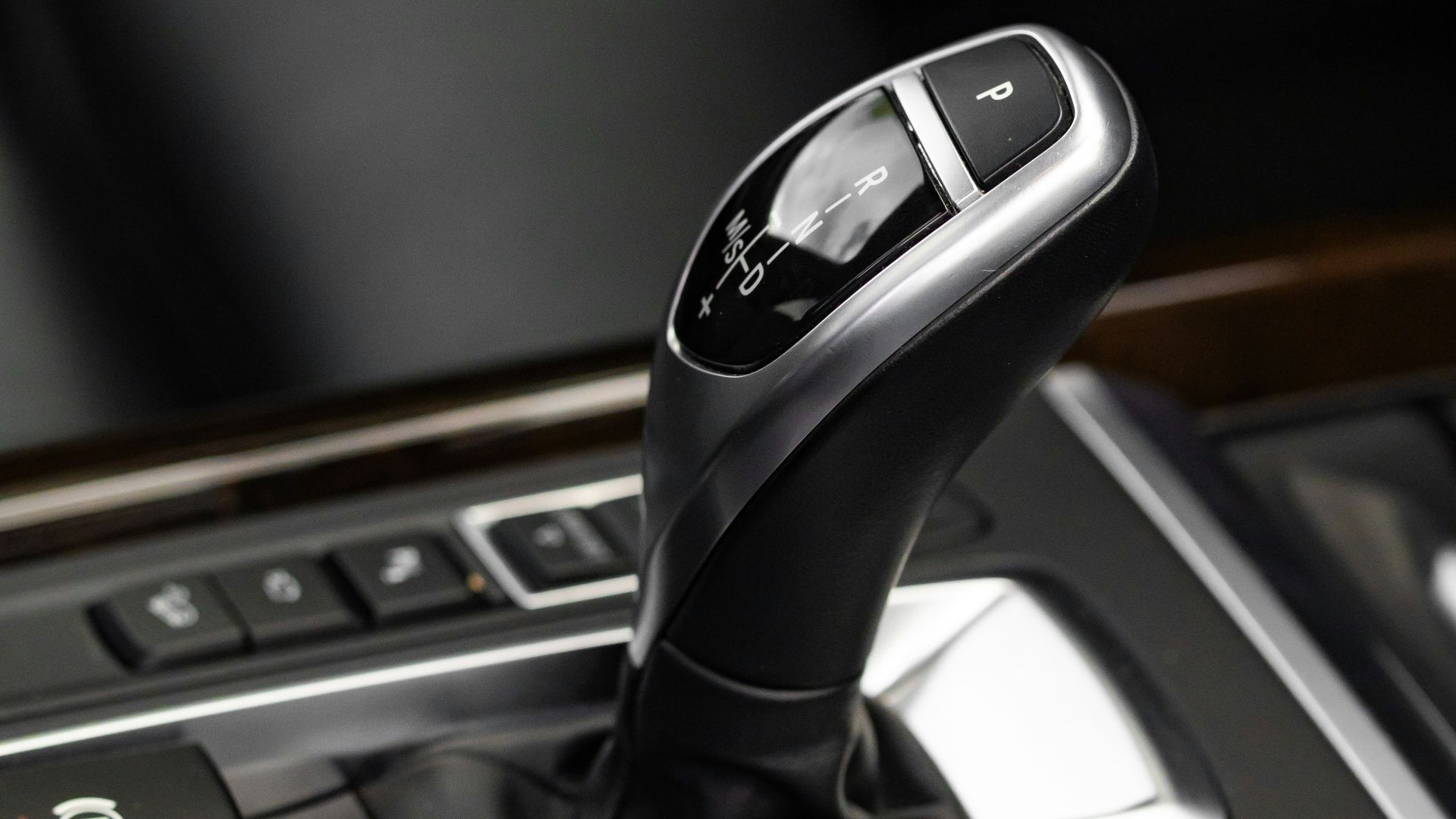7. Le liquide de transmission automatique ne doit jamais être changé.