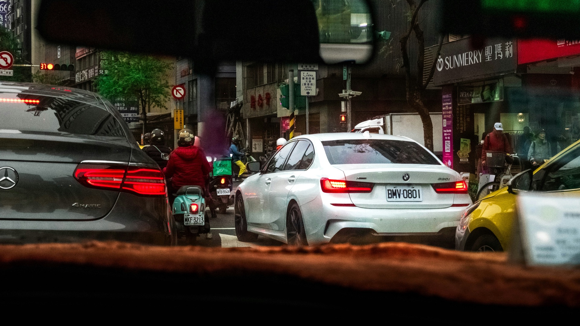5. « Tu es trop près de cette voiture »