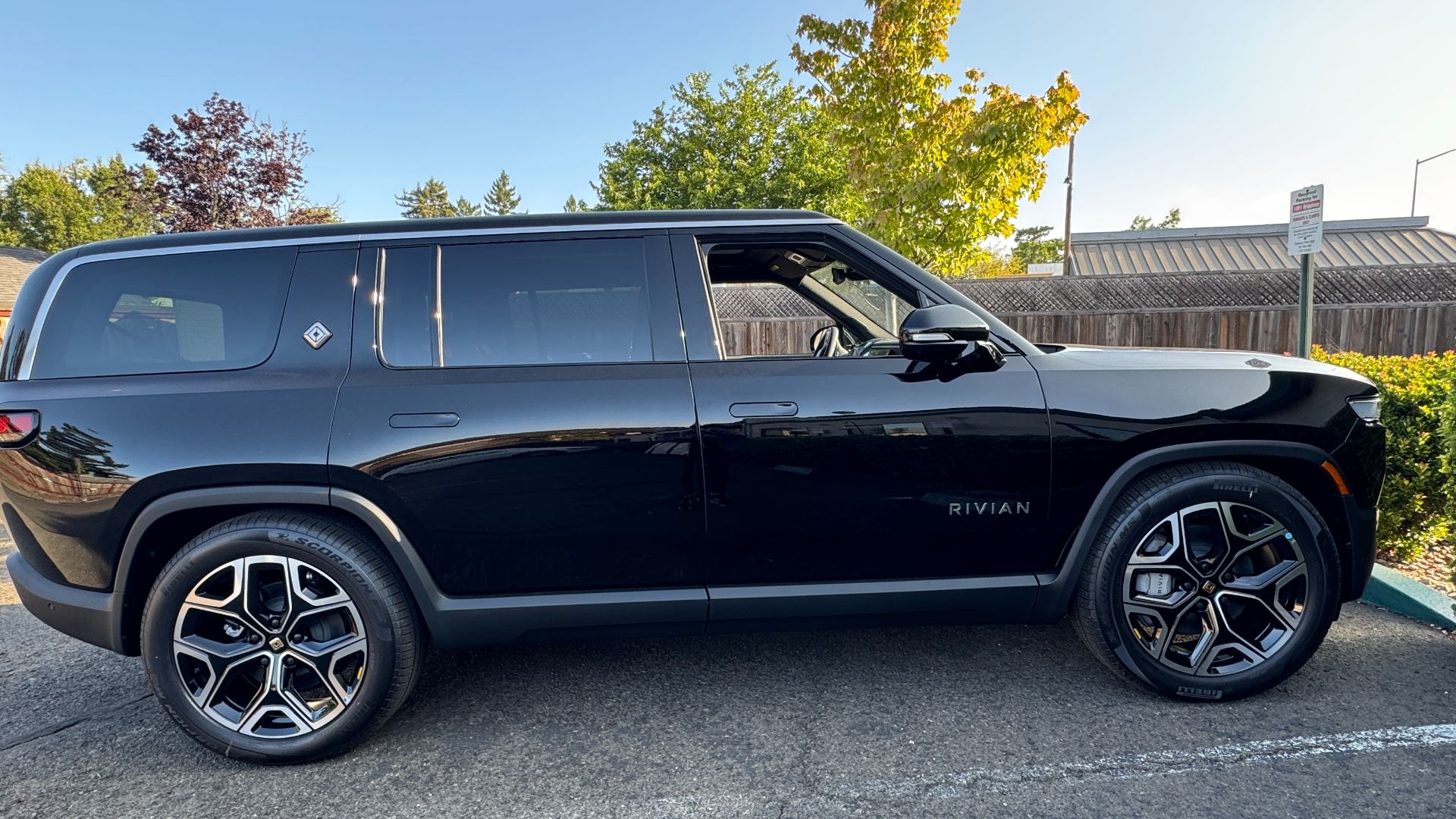 19. Rivian R1S (premières séries)