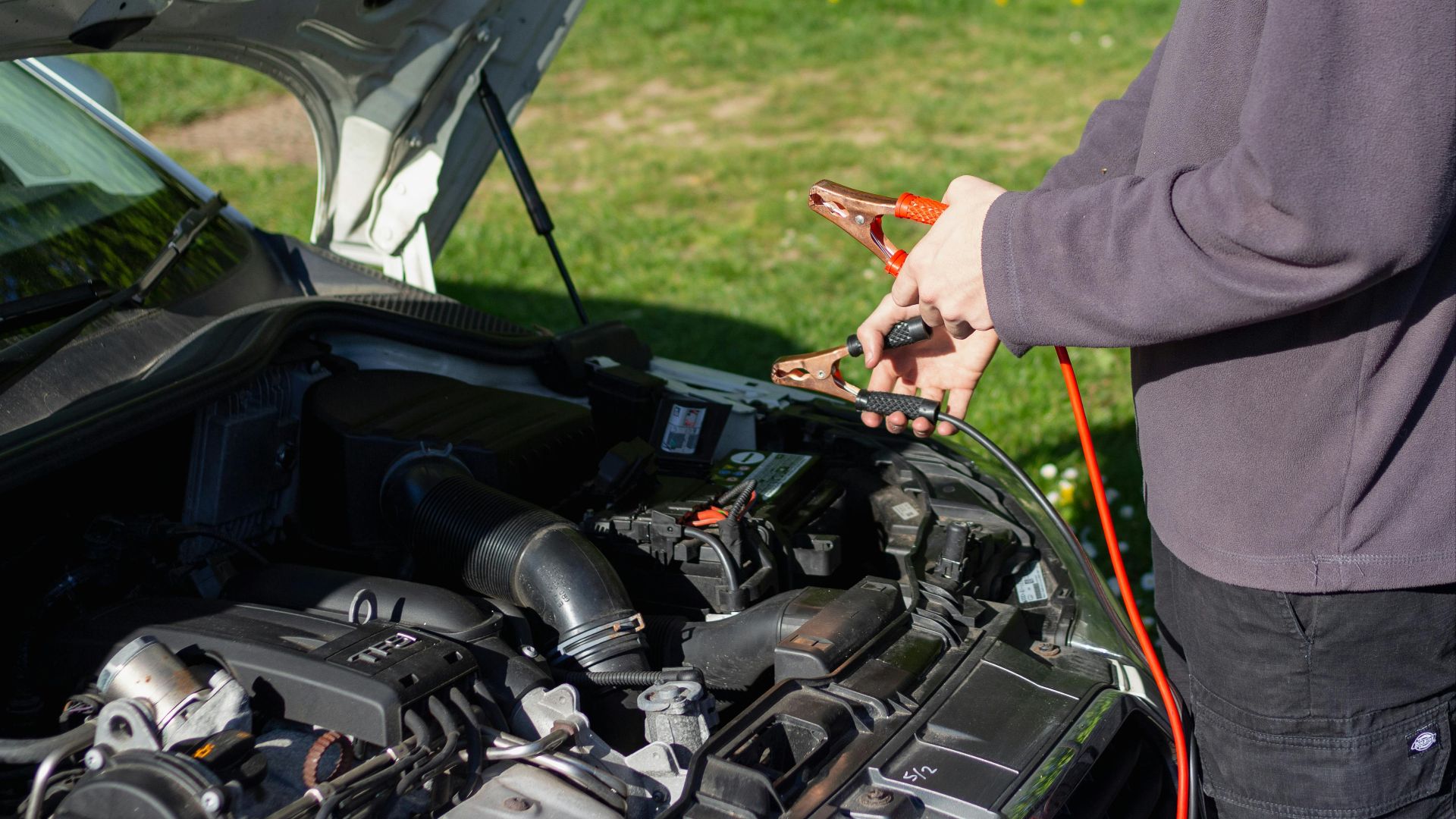 20 signes qui indiquent que la batterie de votre voiture est sur le point de vous laisser en rade