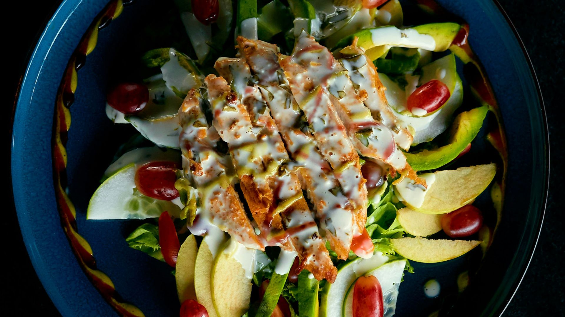 16. Salade de poulet grillé et d'avocat