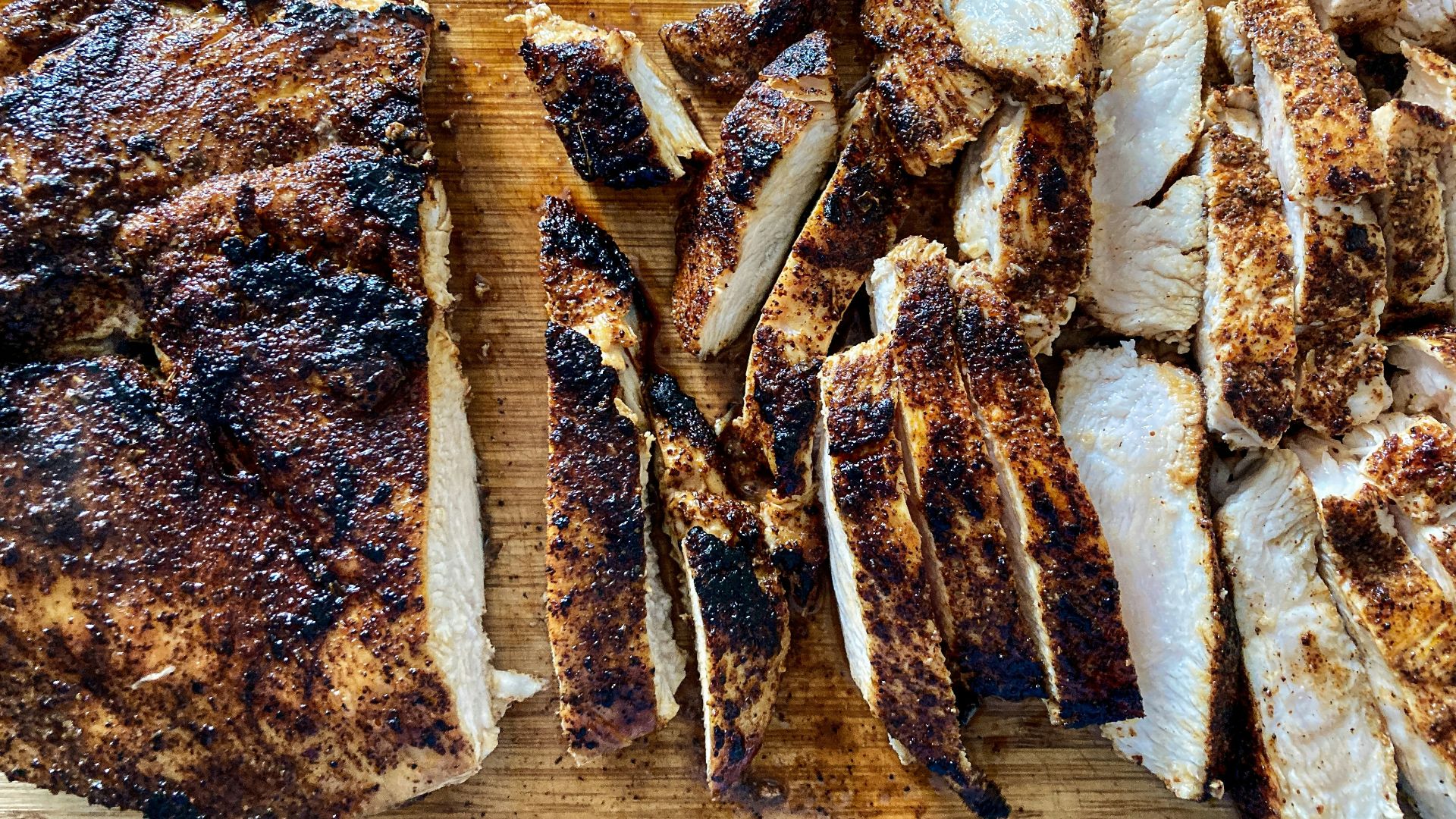 1. Poulet ou dinde fraîchement rôtis à découper soi-même