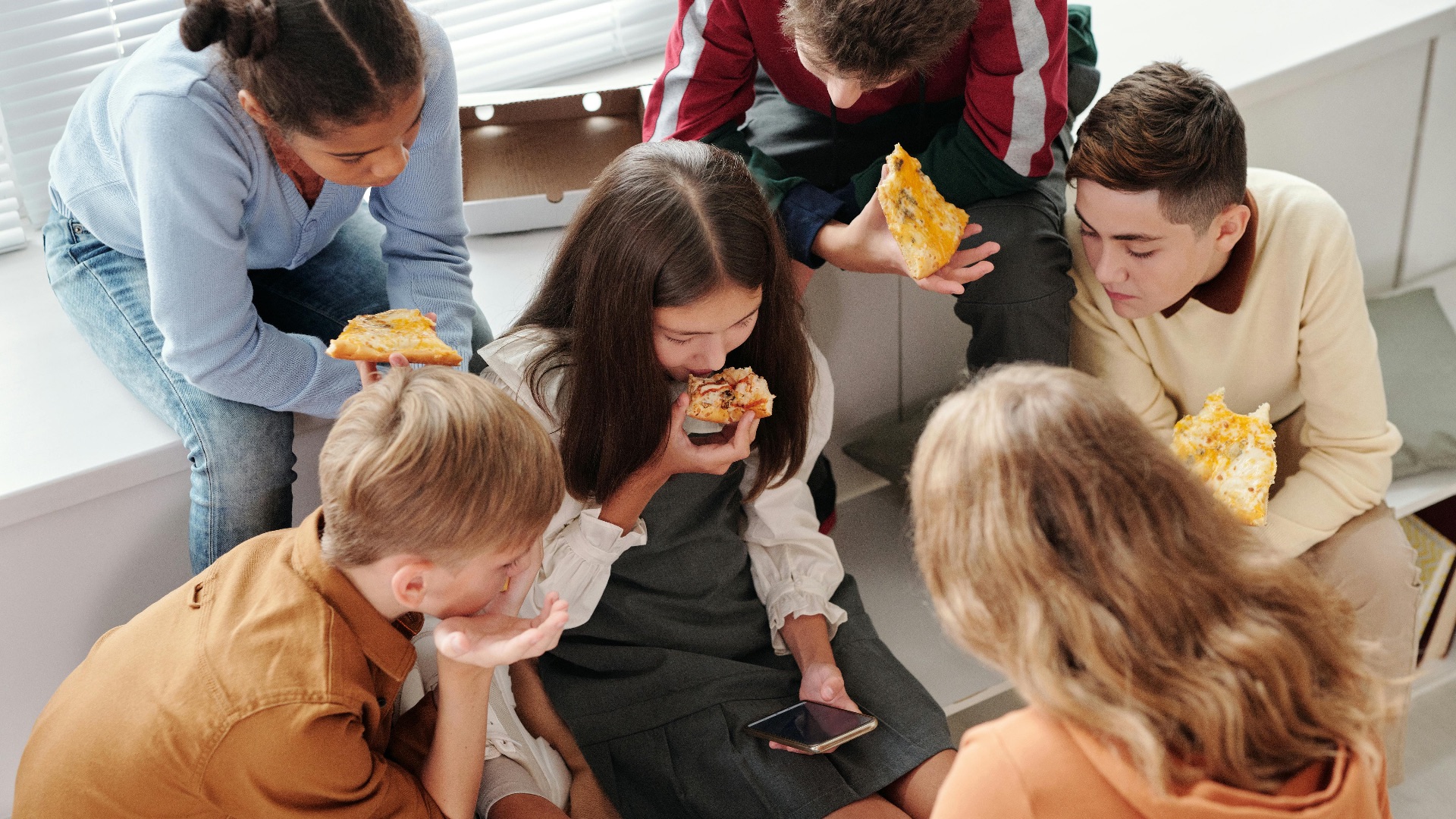 20. Elle est obsédée par les hiérarchies sociales.