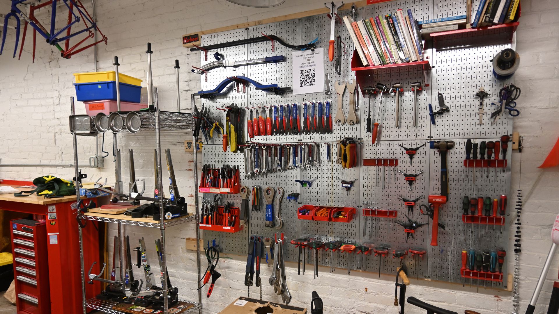 2. Construisez un mur dédié aux outils
