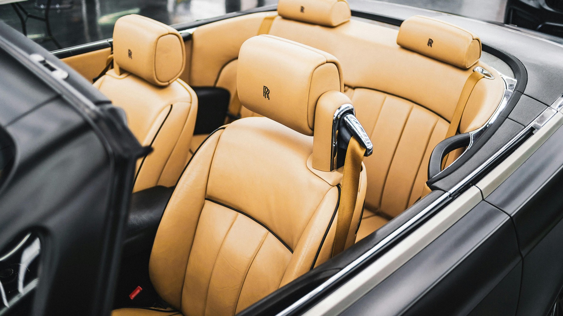 8. Des sièges inconfortables lors des longs trajets en voiture