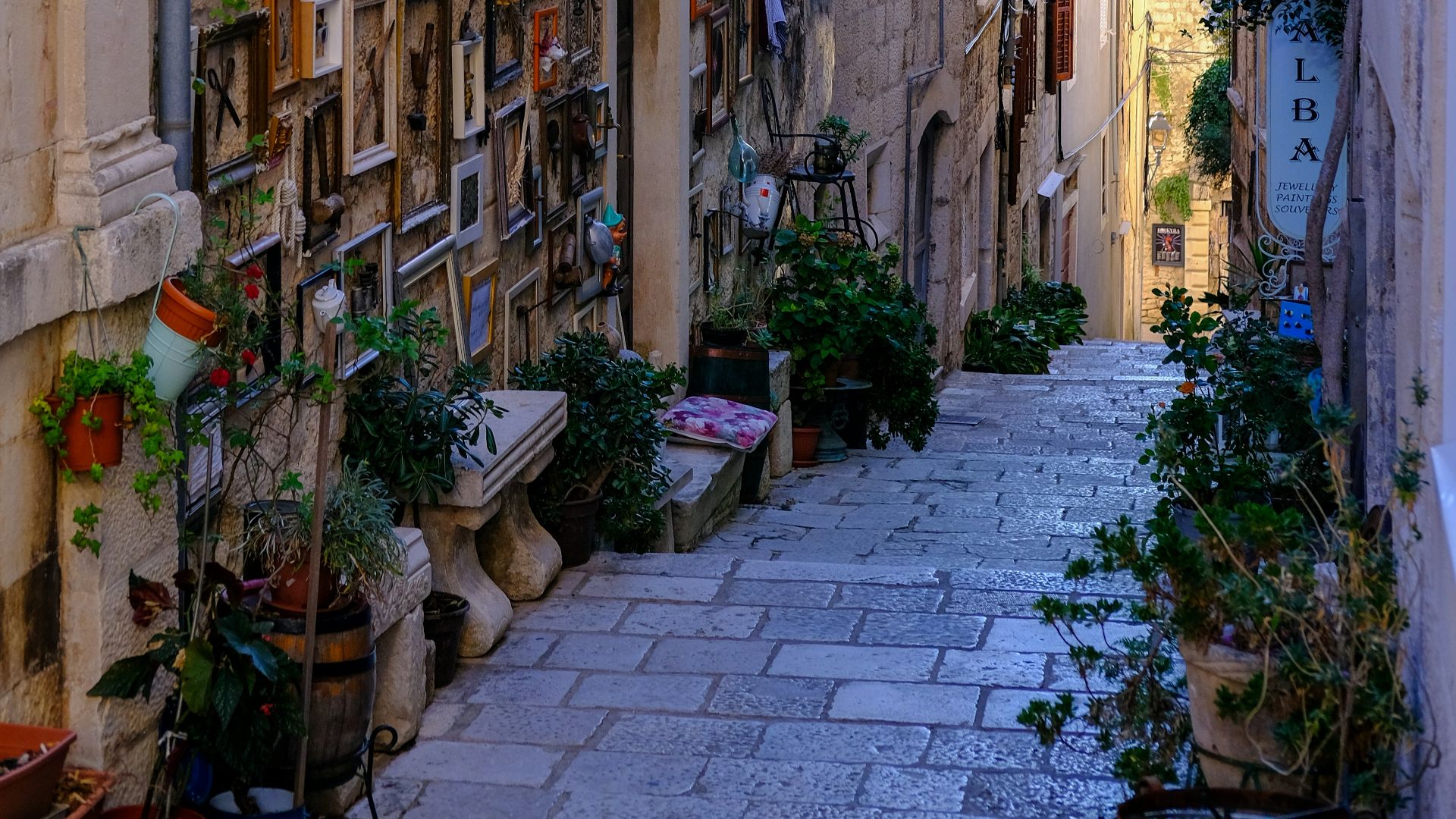 8. Les petites ruelles européennes