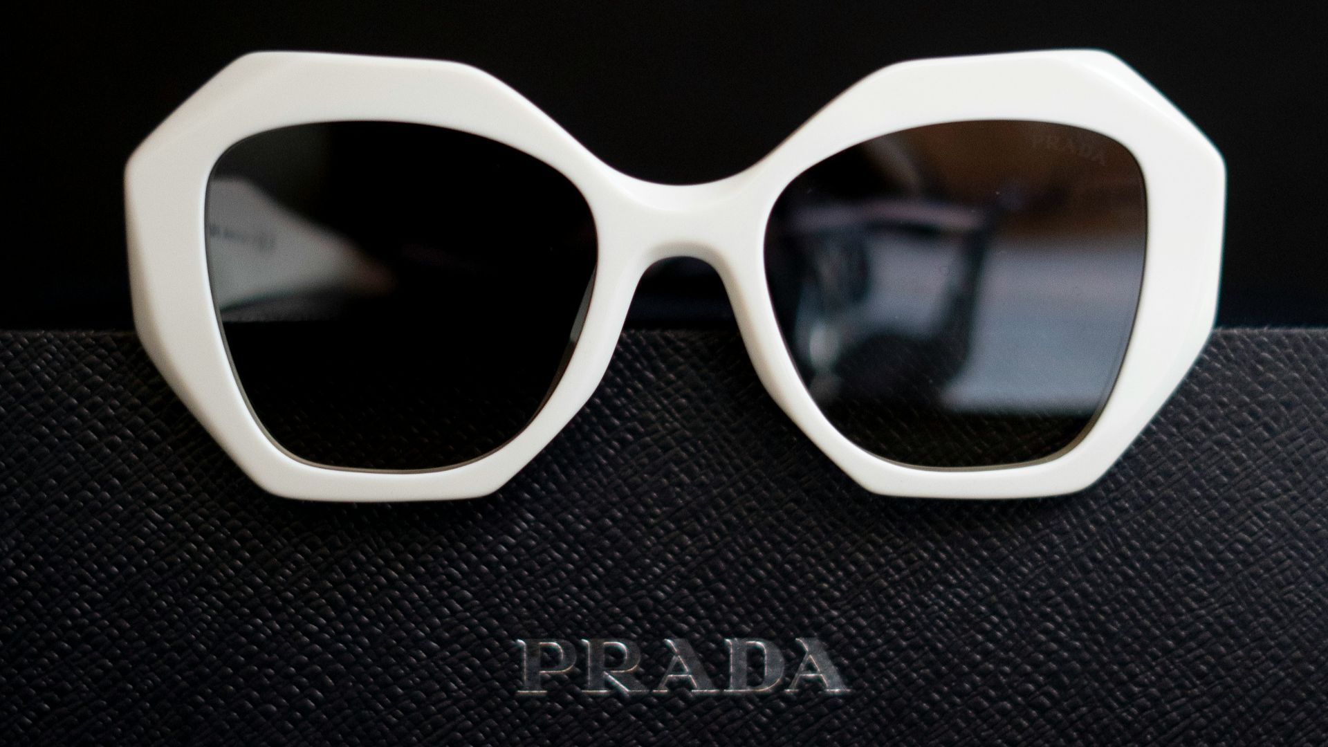 17. Lunettes de soleil