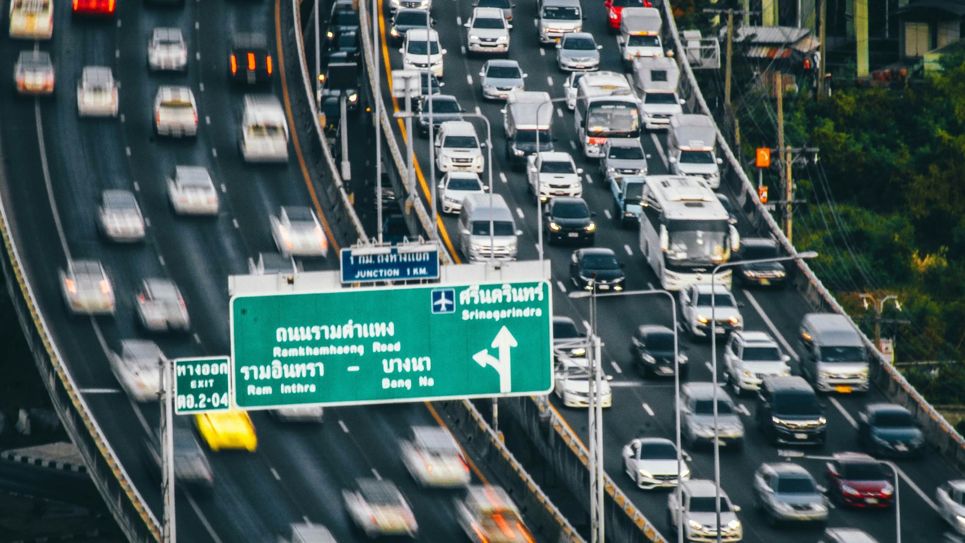 16. Les conducteurs qui dépassent sur l'accotement