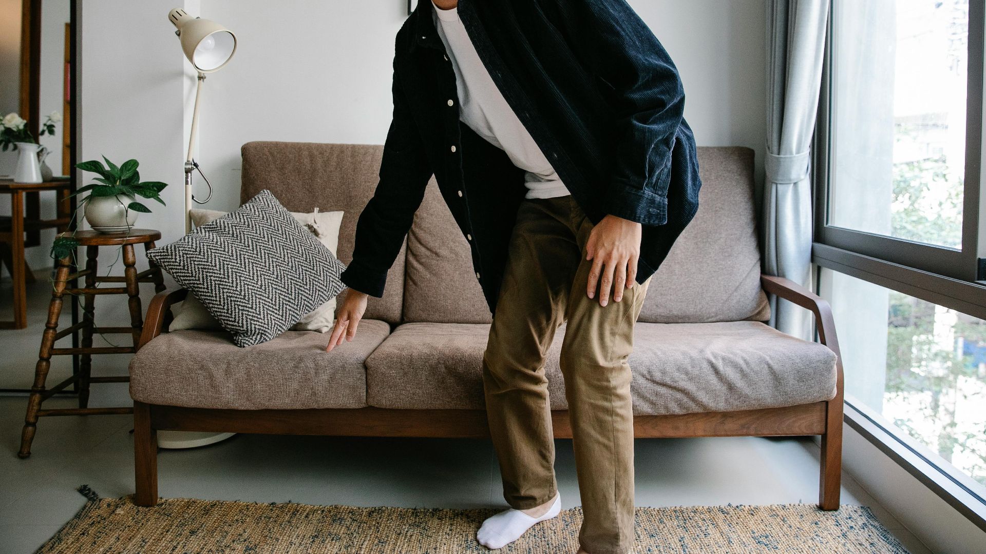 7. Passer de la position assise à la position debout sans se servir des mains