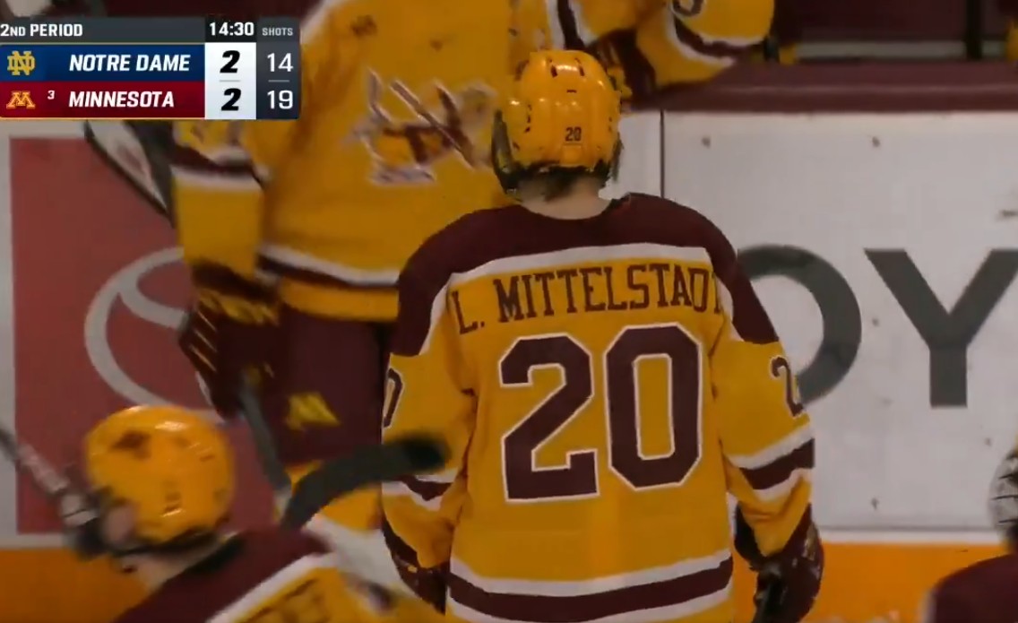 Luke Mittelstadt signs his entry-level contract with the Canadiens