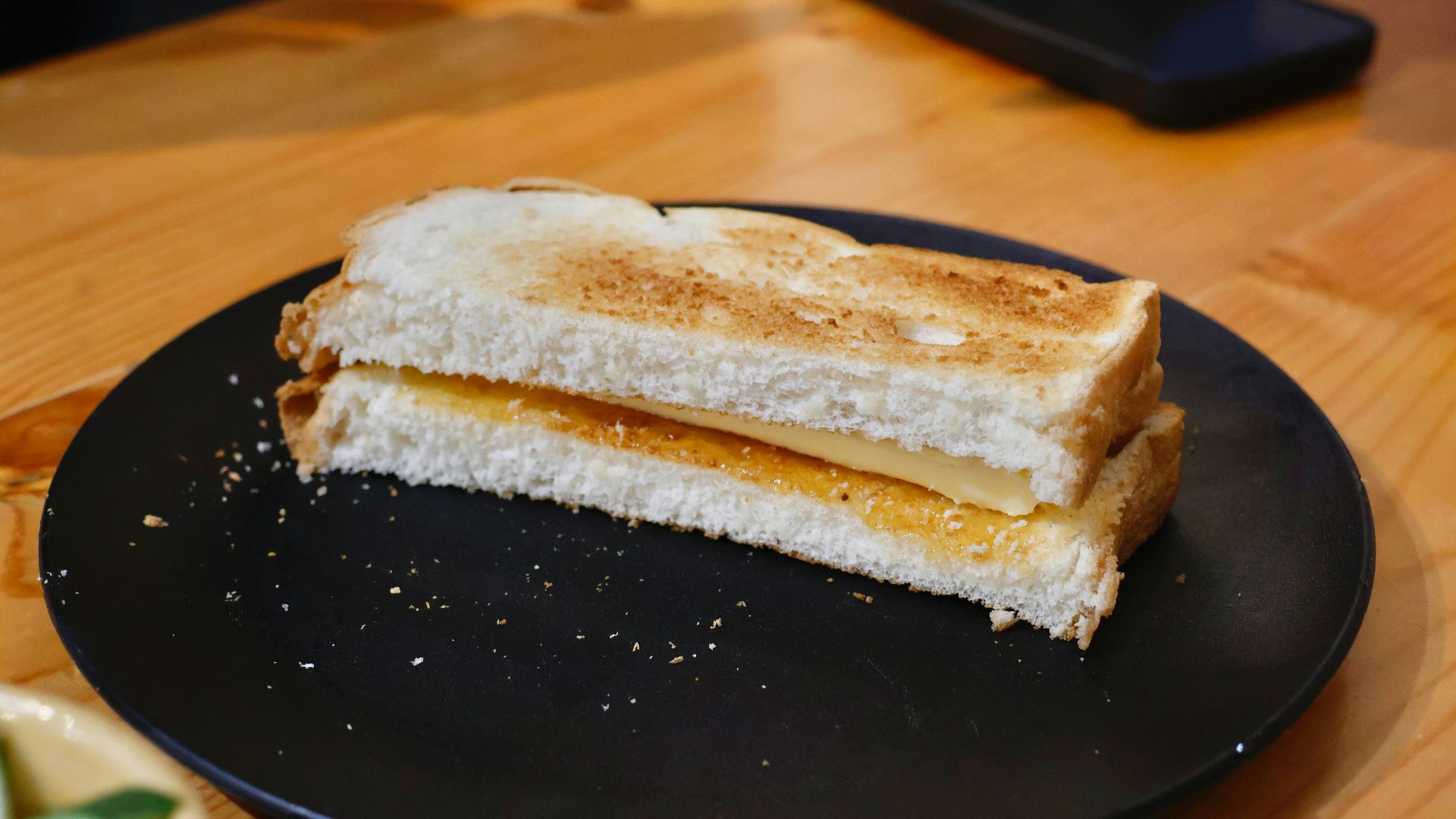 1. Enlève les croûtes de mon sandwich