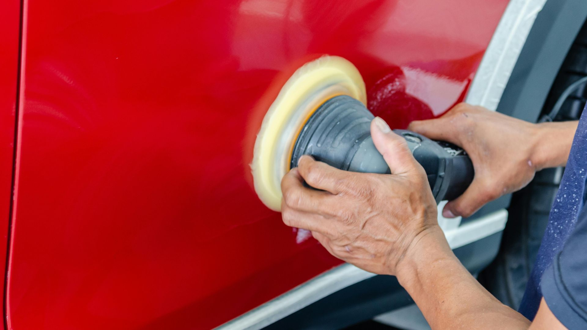 3. Retouches esthétiques sur une vieille voiture