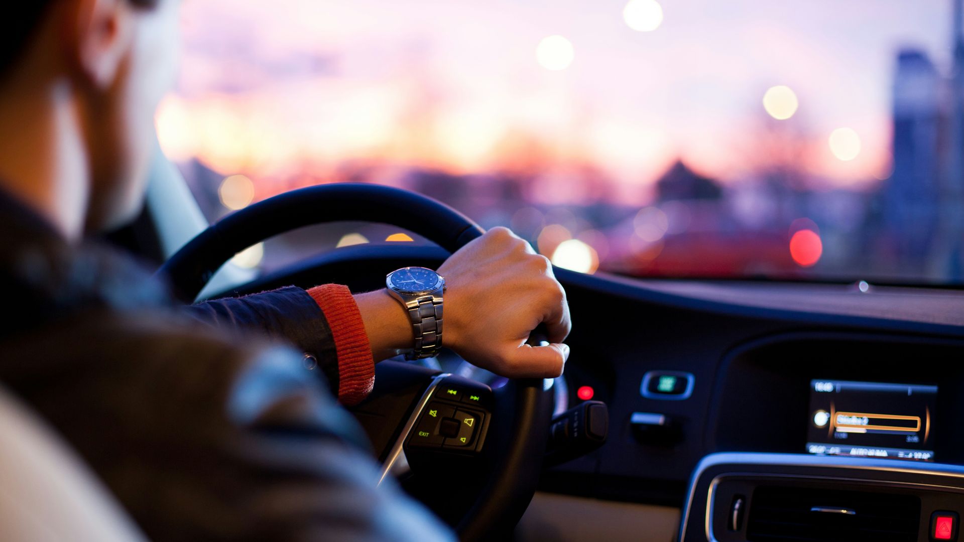 6. Conduire avec votre siège trop reculé