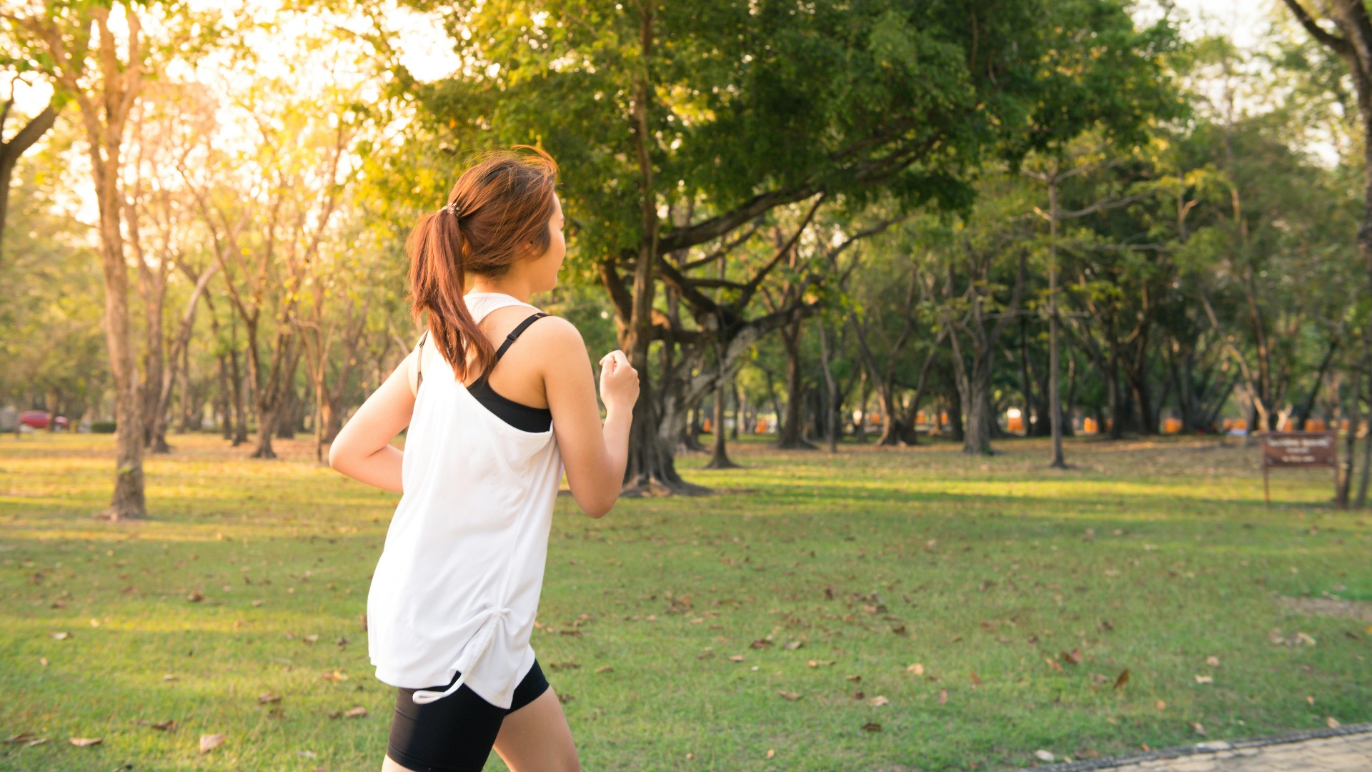 10 raisons pour lesquelles courir en plein air est préférable au tapis roulant, et vice versa