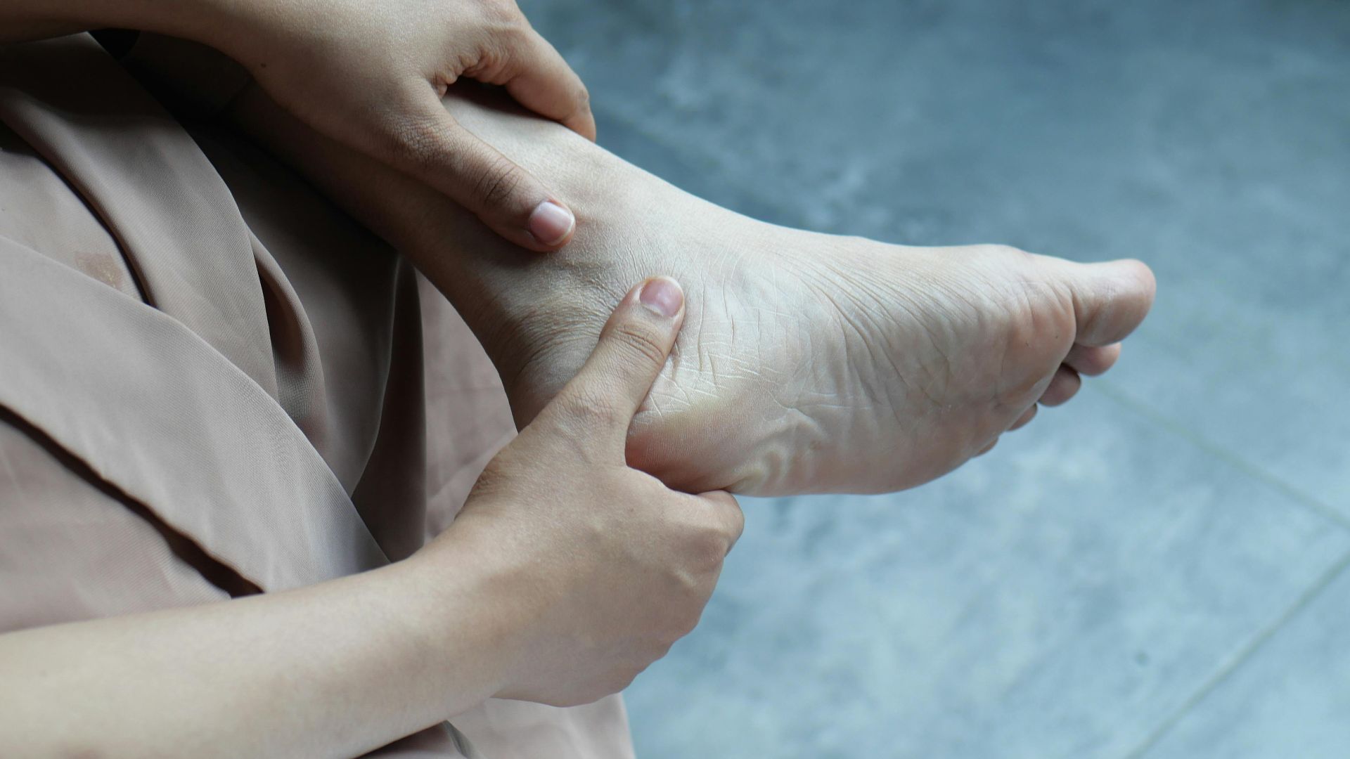10. Gonflement des jambes, des chevilles ou des pieds