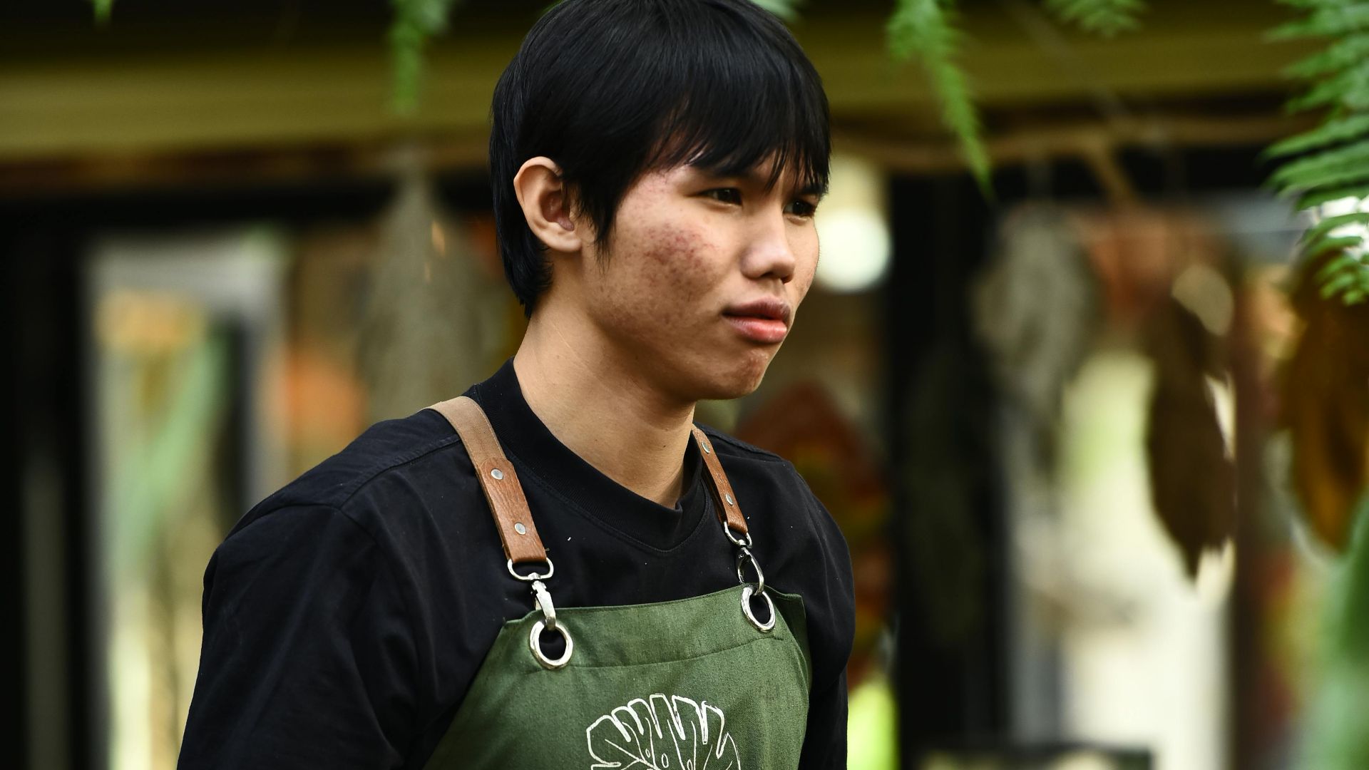 6. Il est impoli envers les employés du secteur des services