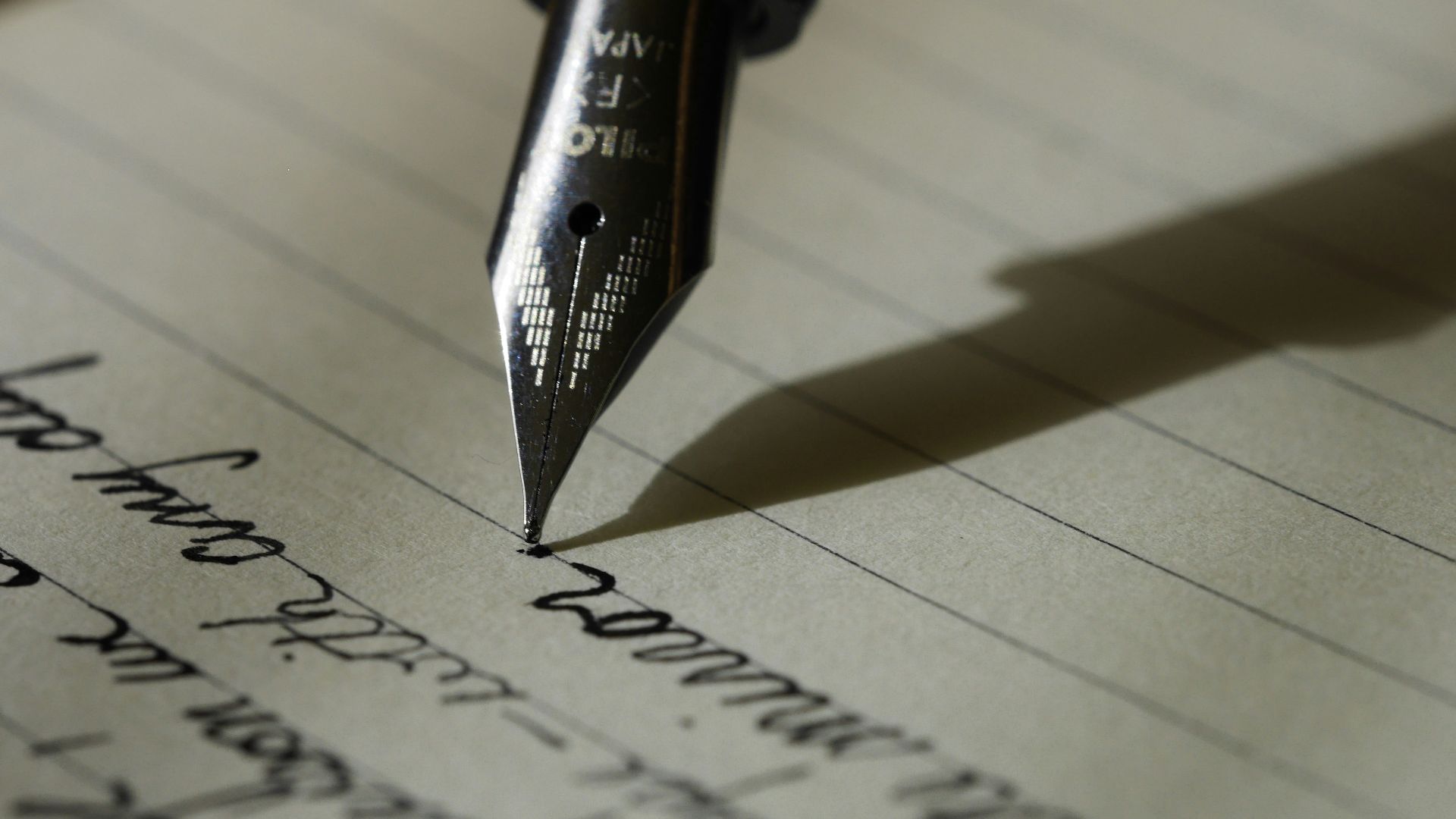 4. La plume est plus forte que l'épée