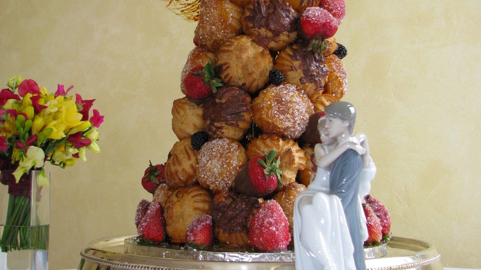 20. Croquembouche