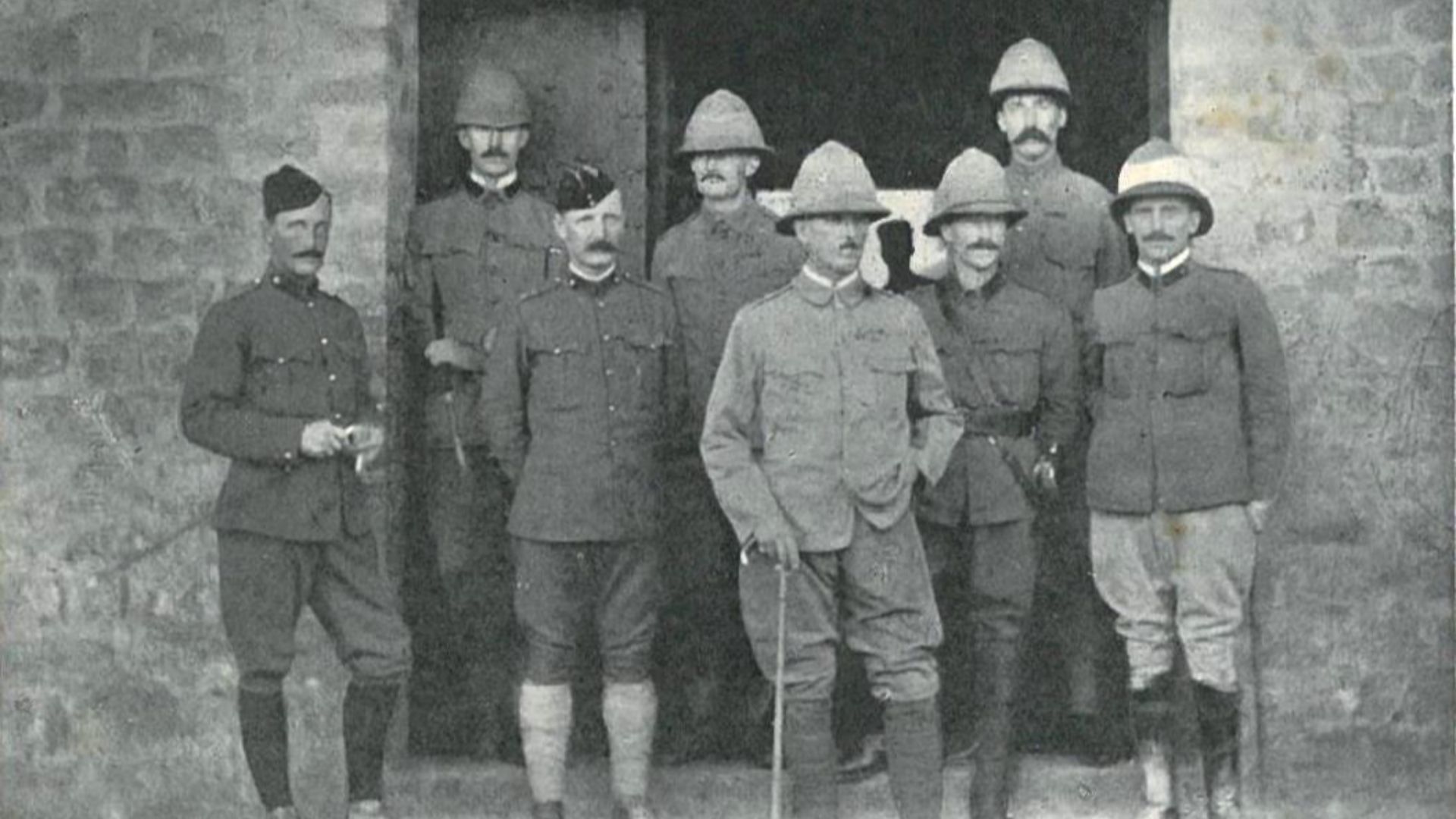 10. La guerre du tabouret d'or