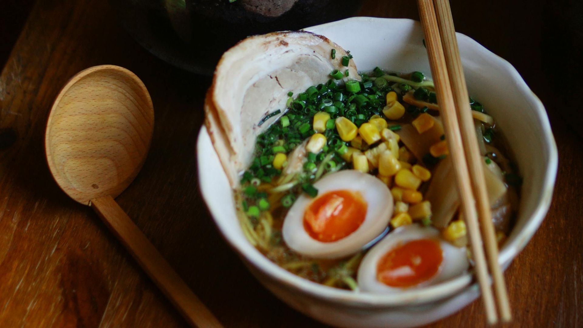 8. Ajouter du poulet cuit ou du tofu